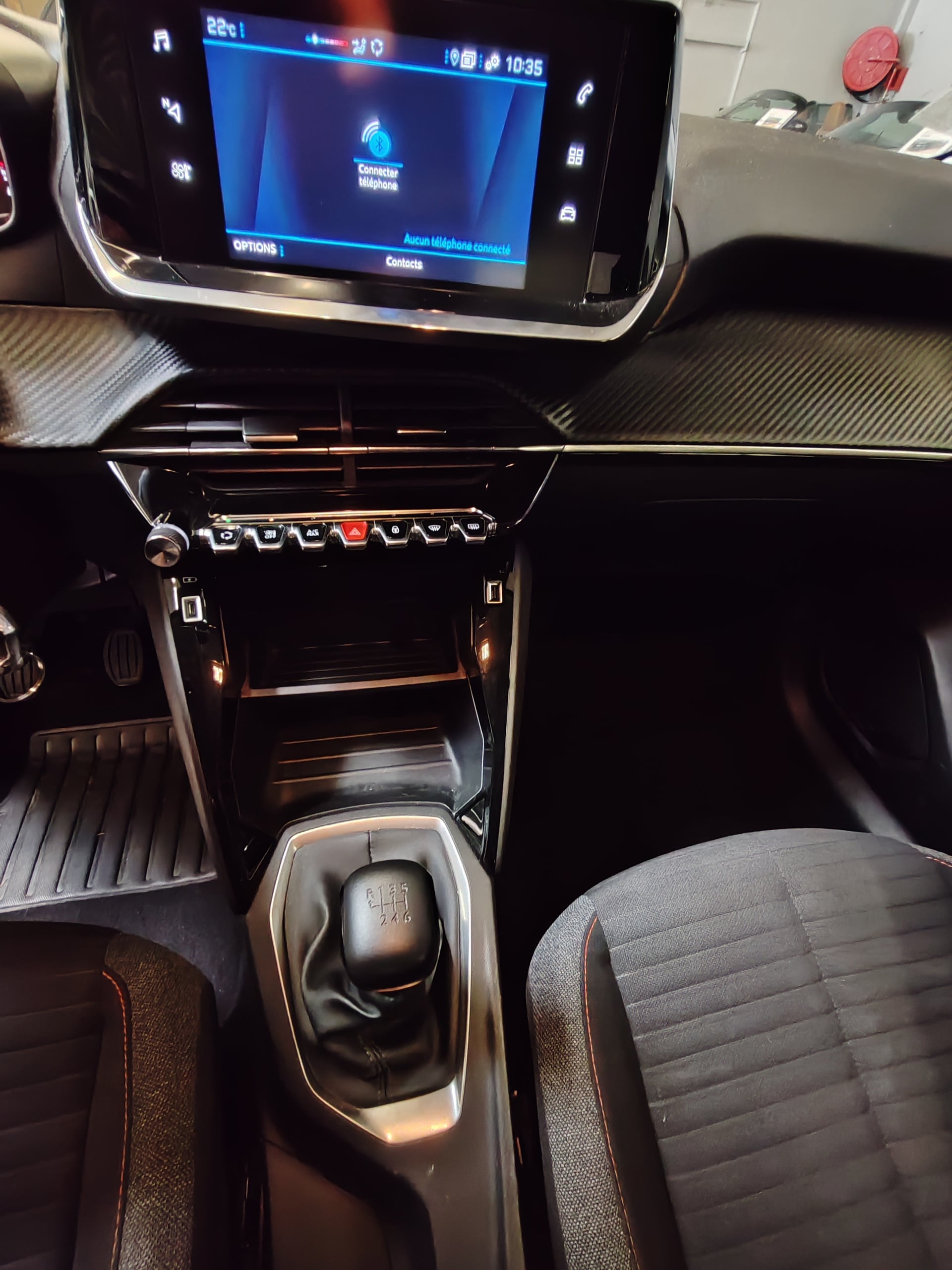 Peugeot 208 1.2 PURETECH ACTIVE BUSINESS — 28