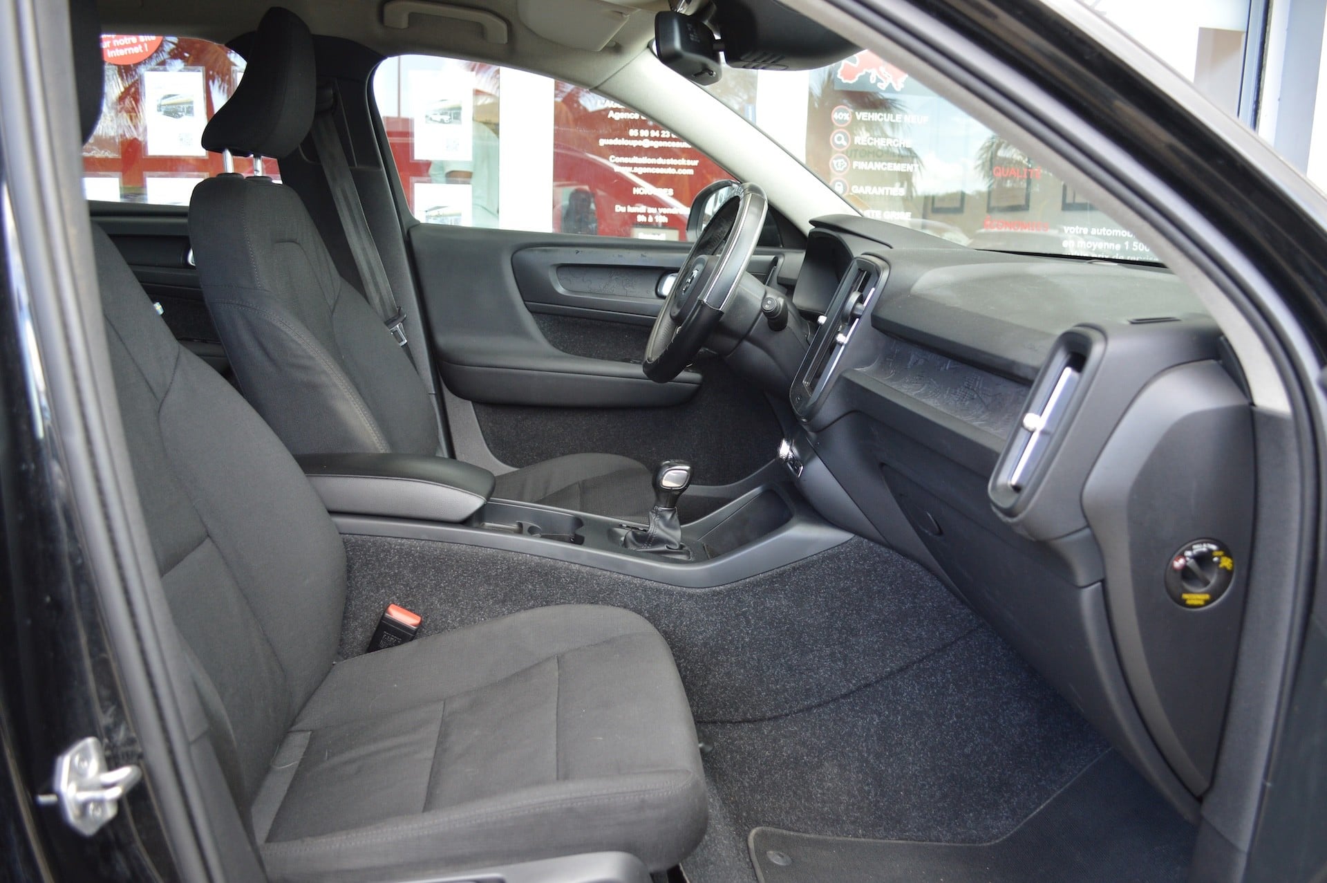 Volvo VOLVO XC40 T2 129 MOMENTUM ESSENTIEL BV6 — 17