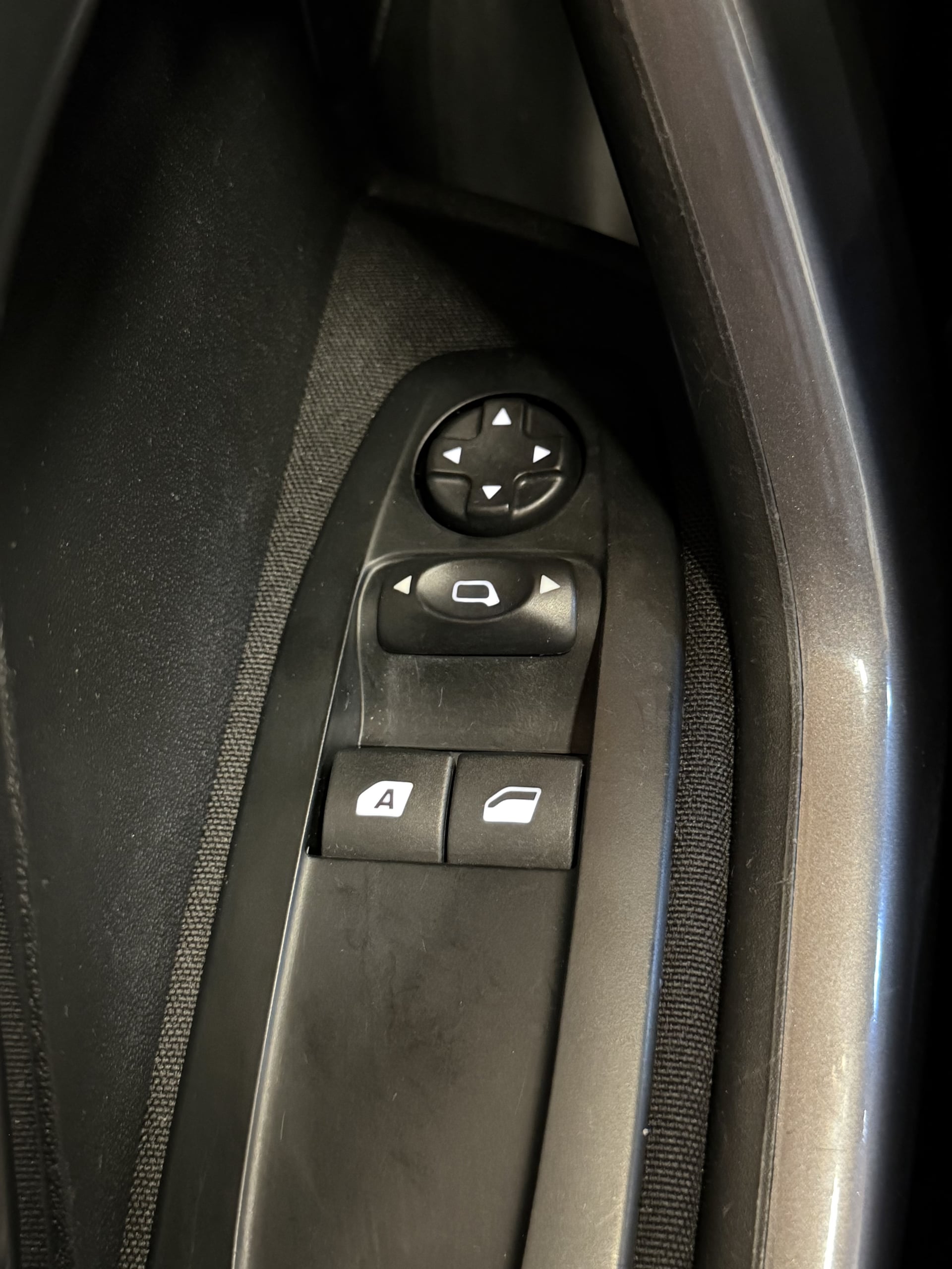 Peugeot 2008 1.6 BlueHDi 100 cv — 22
