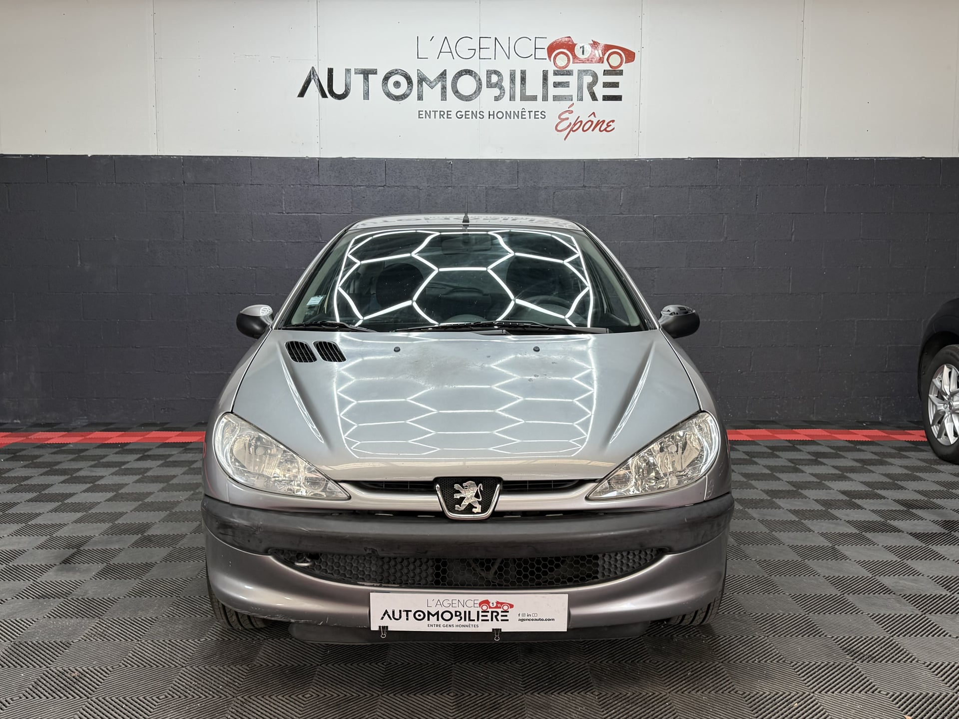 Peugeot 206 1.1i 60 ch Pop Art — 2