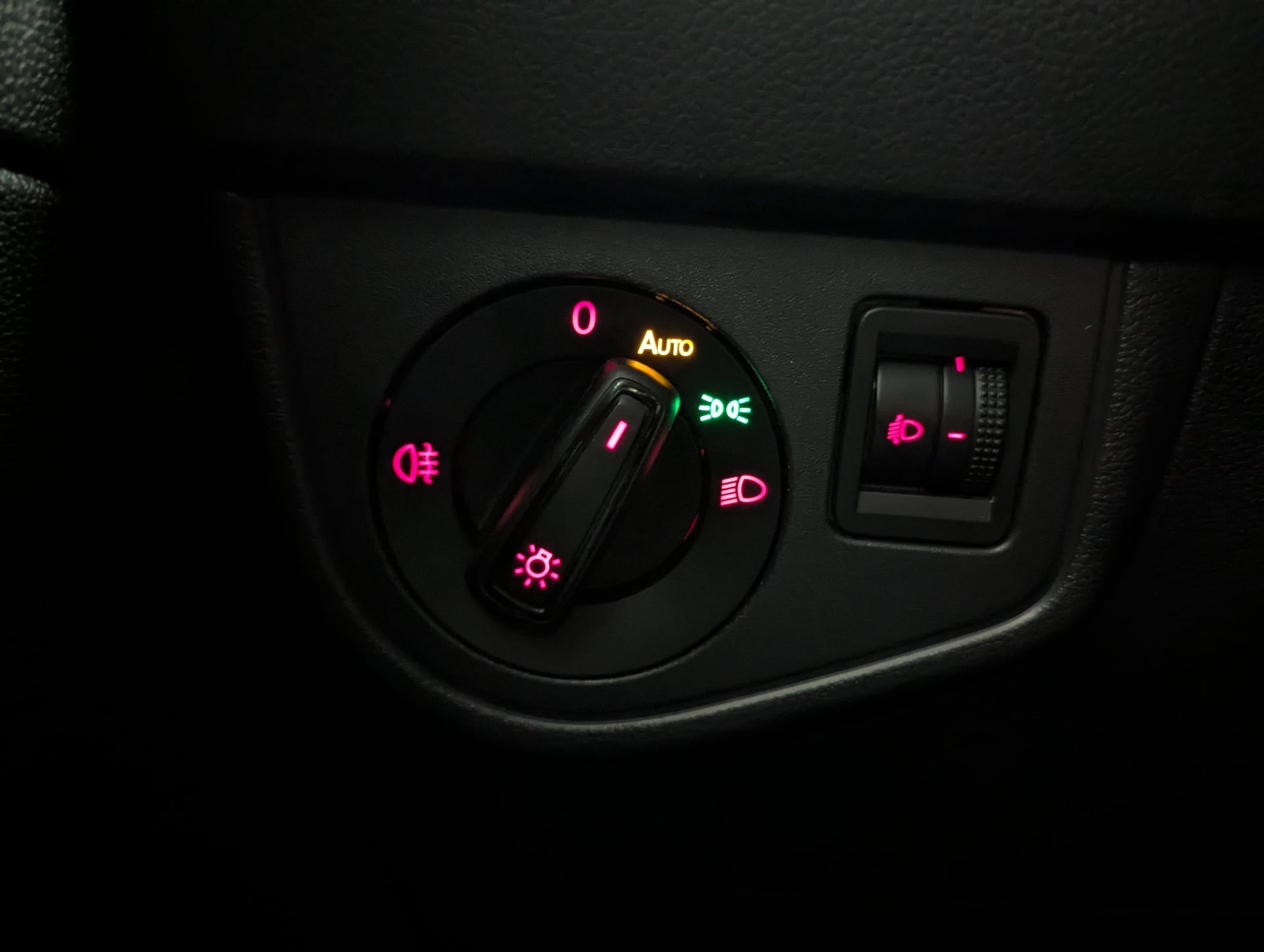 Volkswagen Polo VI 1.0 65 CONFORTLINE — 27