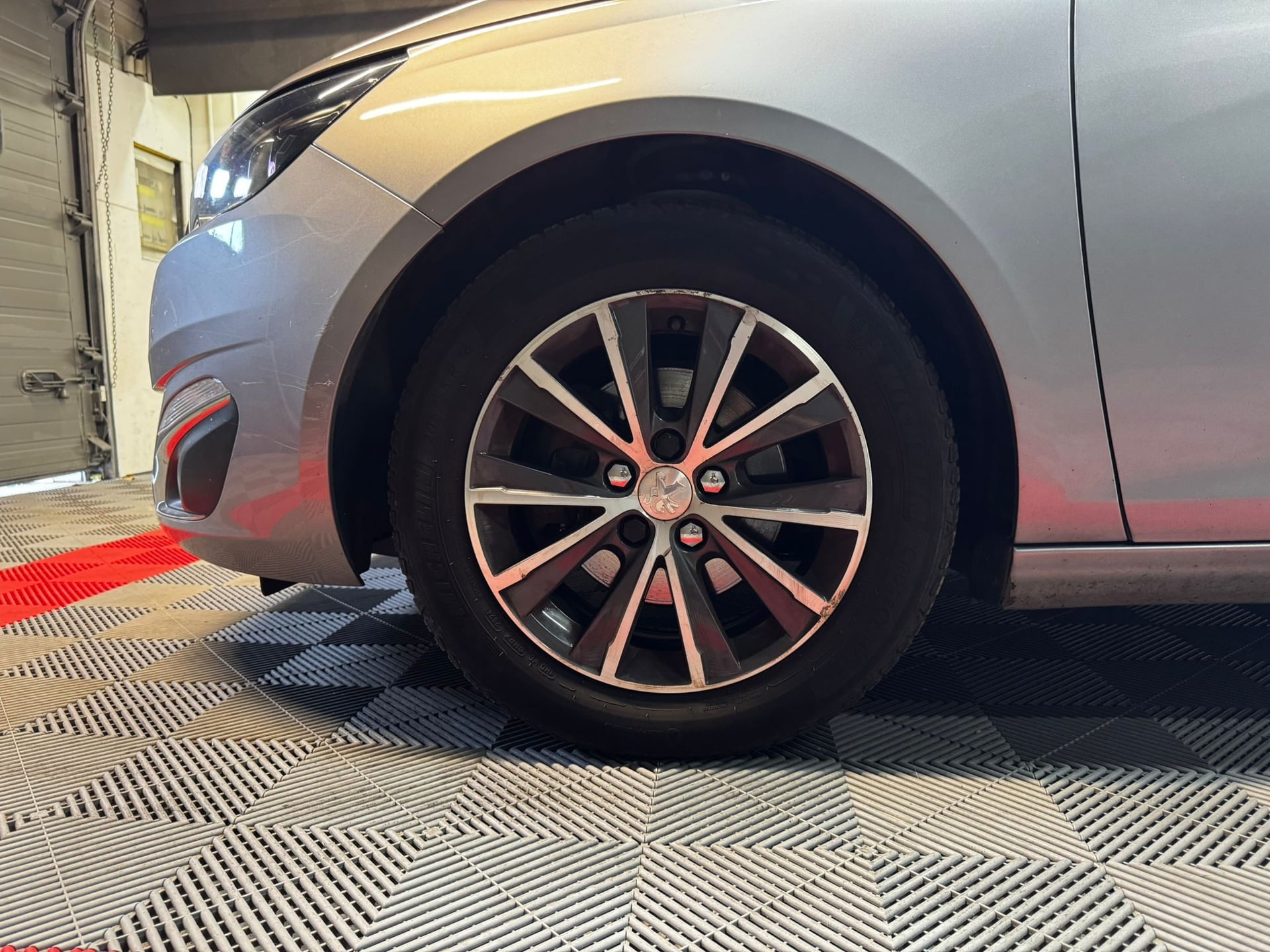Peugeot 308 SW II (T9) SW 1.6 BlueHDi S&S 120 cv — 19
