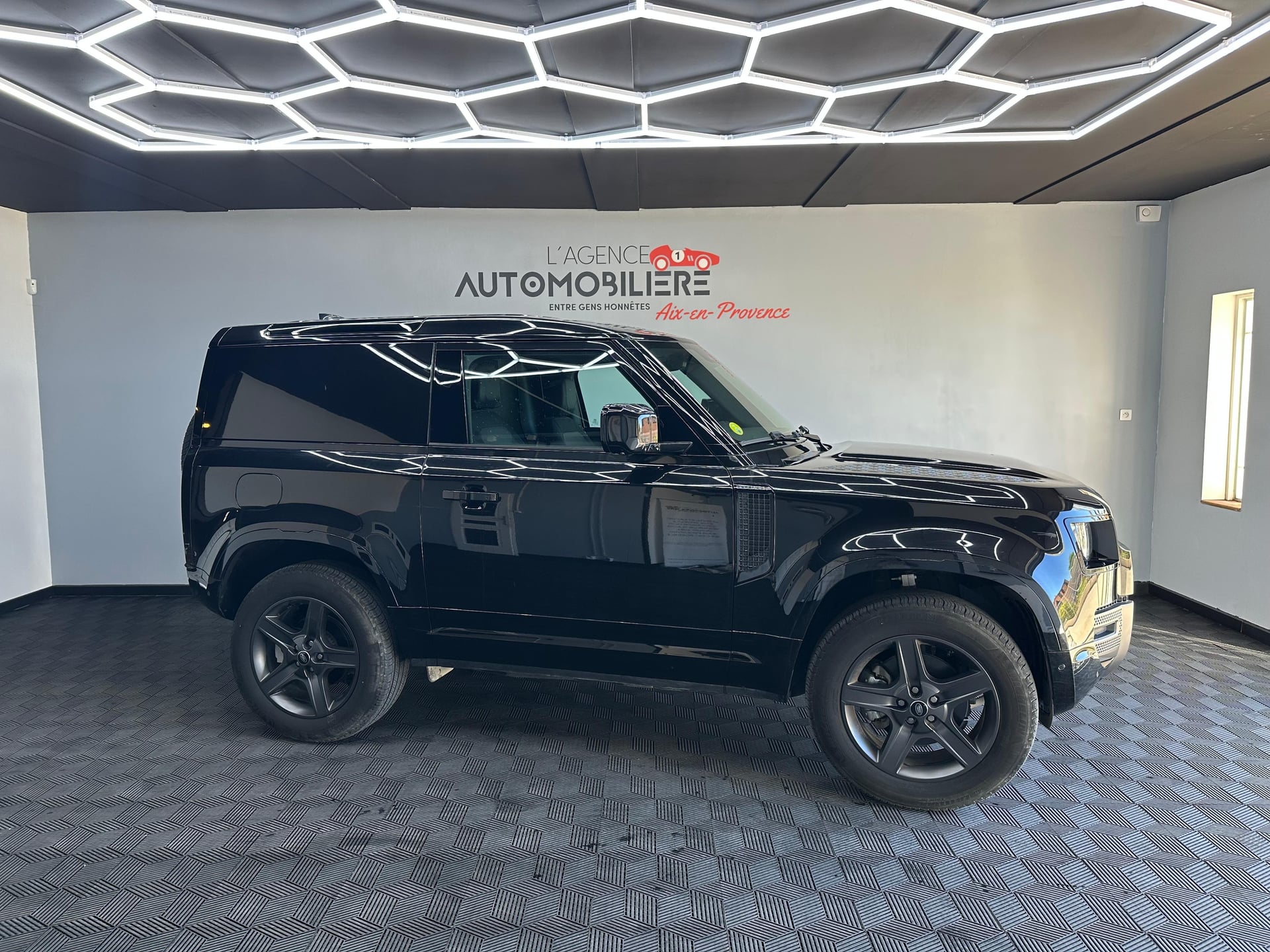 Land Rover Defender 90 3.0 D250 BA 2 Places / Hard Top X-Dynamic SE — 2