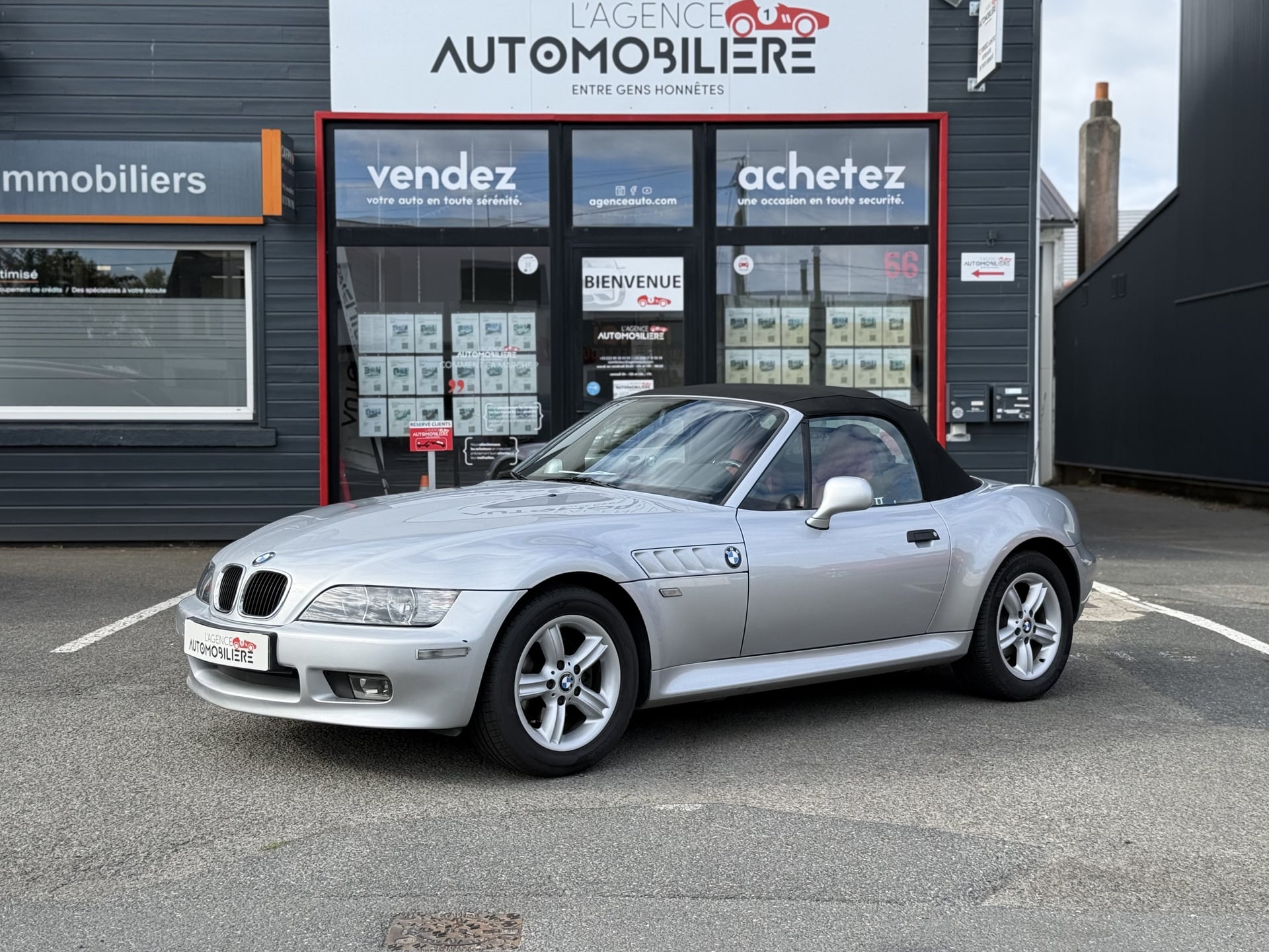 BMW Z3 Roadster 1.9i 116ch BVM5 Pack E36 (cuir rouge)