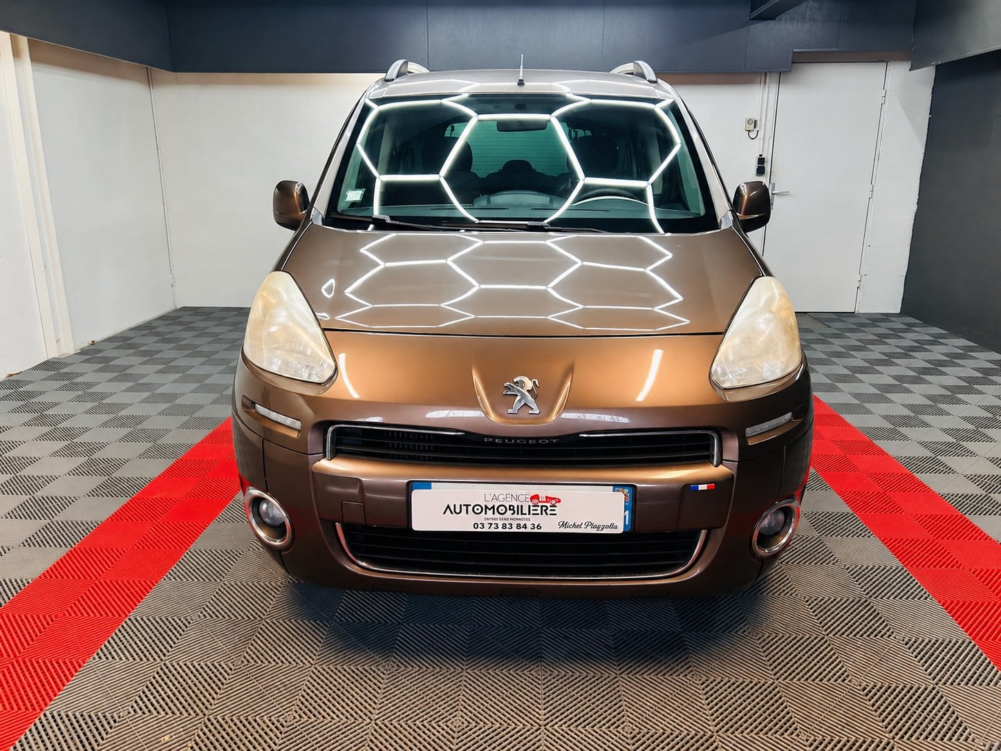 Peugeot Partner Tepee 1.6 HDi 92 cv - Finition Family – 5 Places – Grand Coffre – Portes Coulissantes — 2