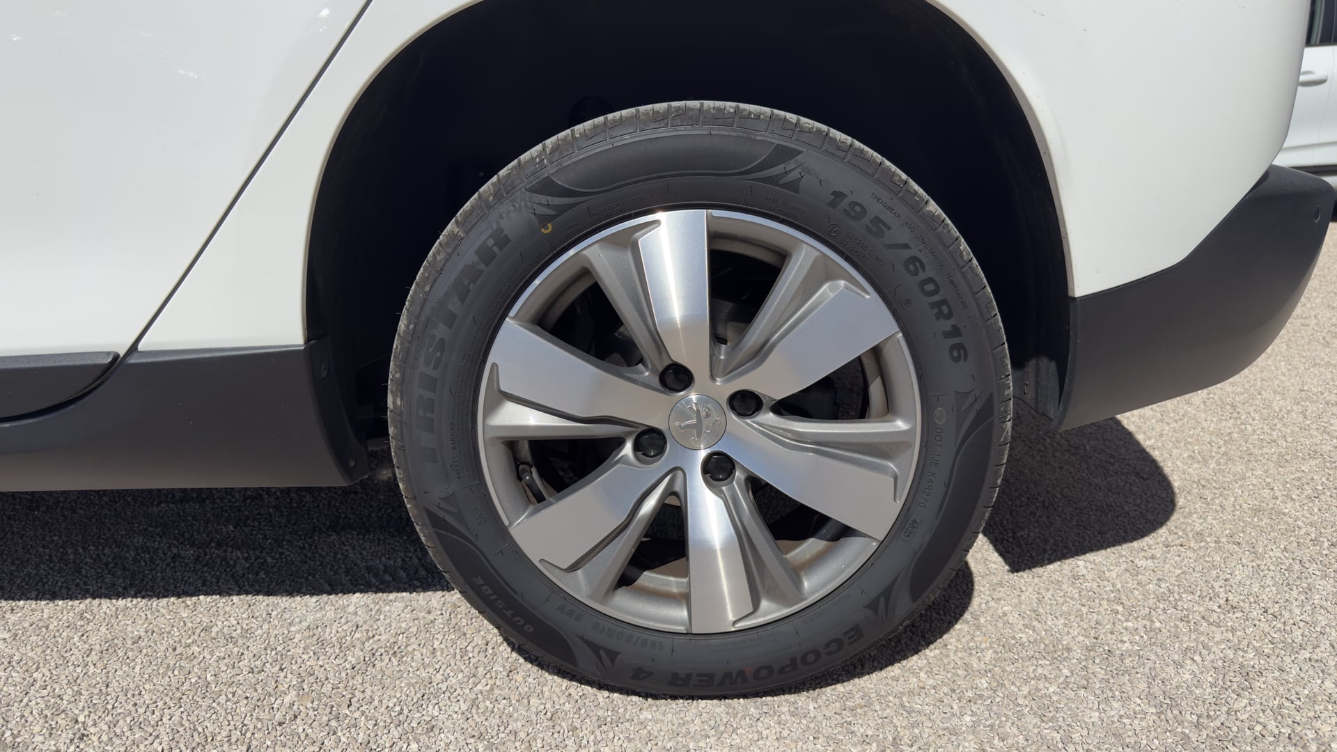 Peugeot 2008 1.6 BlueHDi 100ch Style — 28