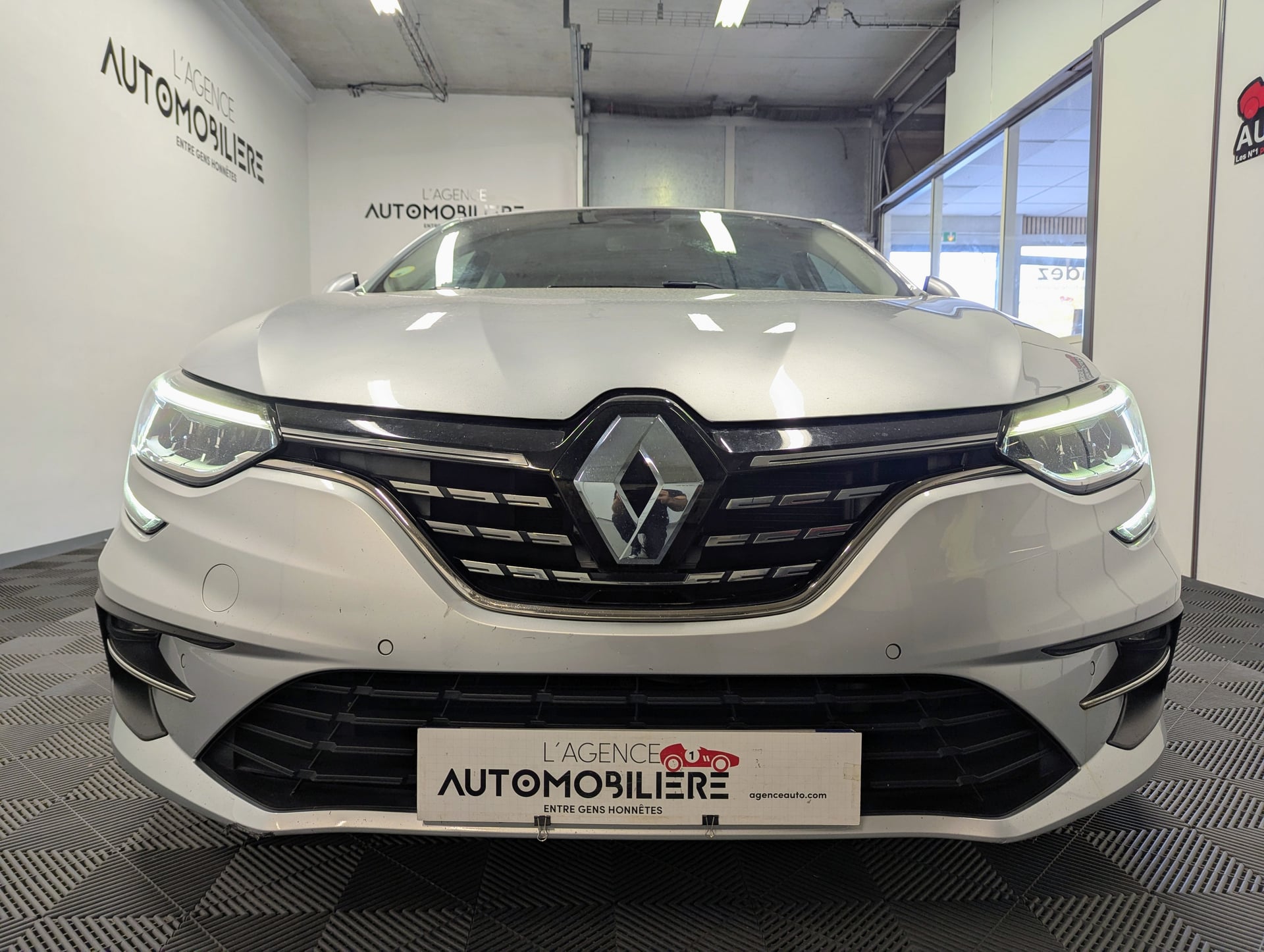 Renault Megane IV (2) 1.5 BLUE DCI 115 INTENS EDC — 2