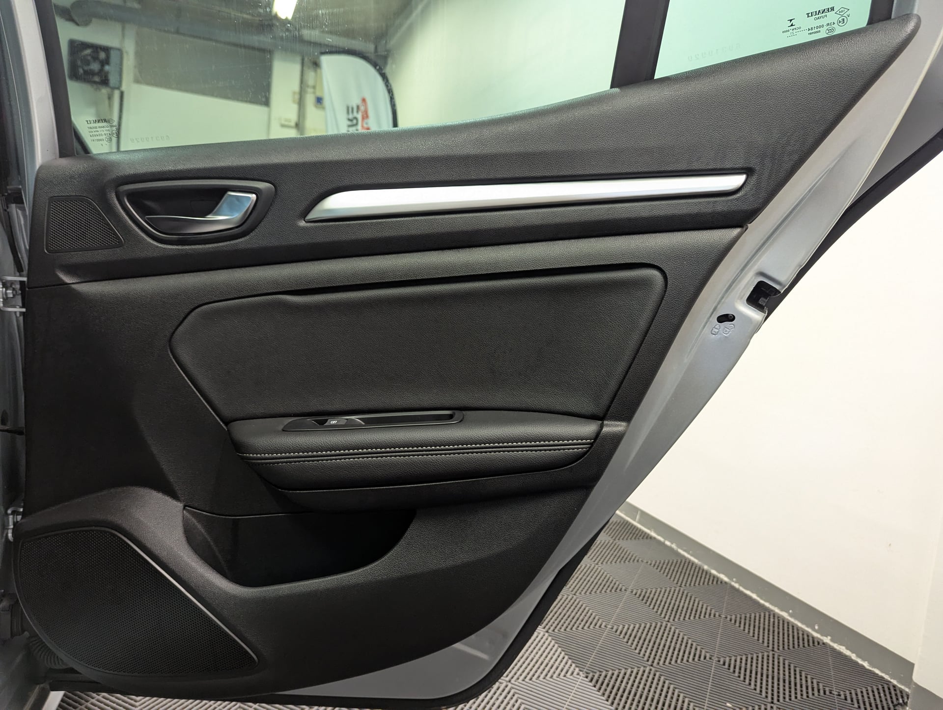 Renault Megane IV (2) 1.5 BLUE DCI 115 INTENS EDC — 31
