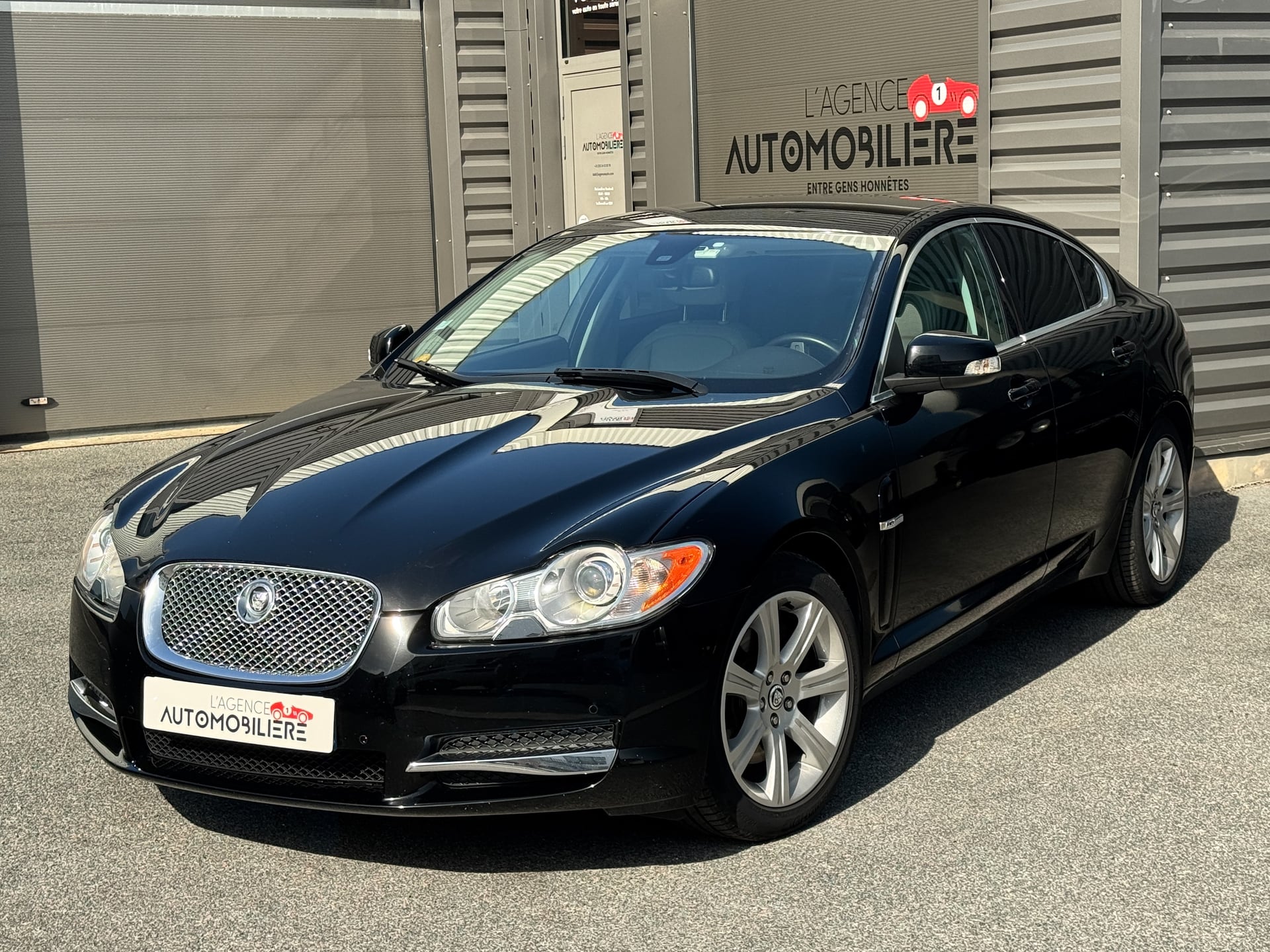Jaguar XF 2.7D Bi-Turbo Luxe - Historique complet