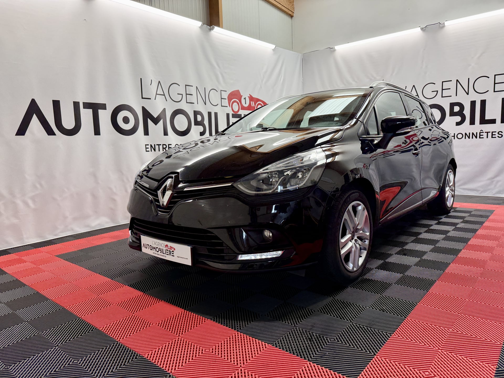 Renault Clio IV (2) ESTATE 0.9 TCE 90 BUSINESS (Avec Attelage)