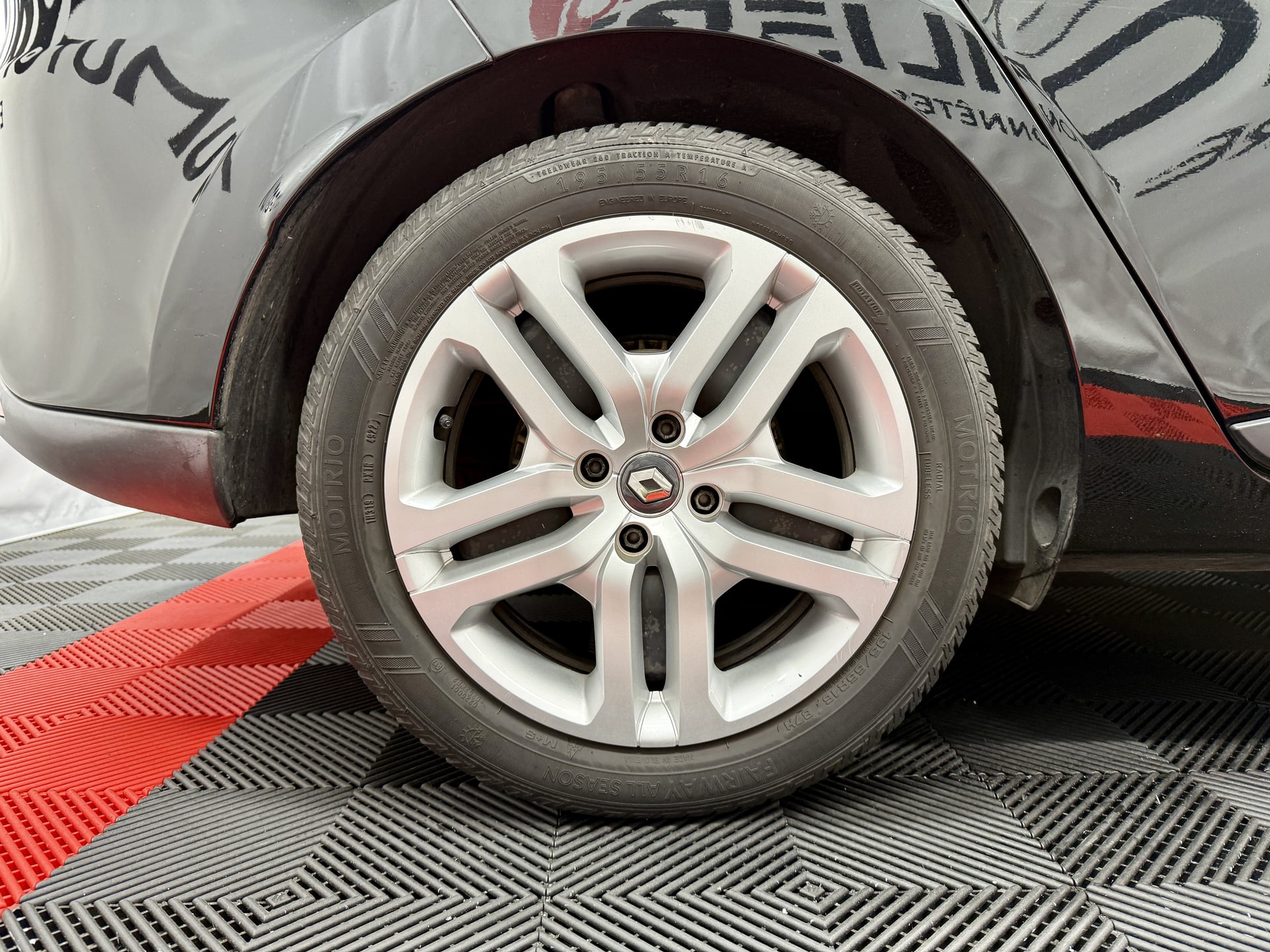 Renault Clio IV (2) ESTATE 0.9 TCE 90 BUSINESS (Avec Attelage) — 26