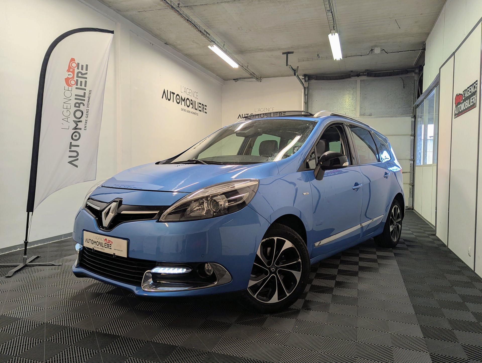 Renault Grand Scenic III (3) 1.2 TCE 130 ENERGY BOSE EDITION 7PL
