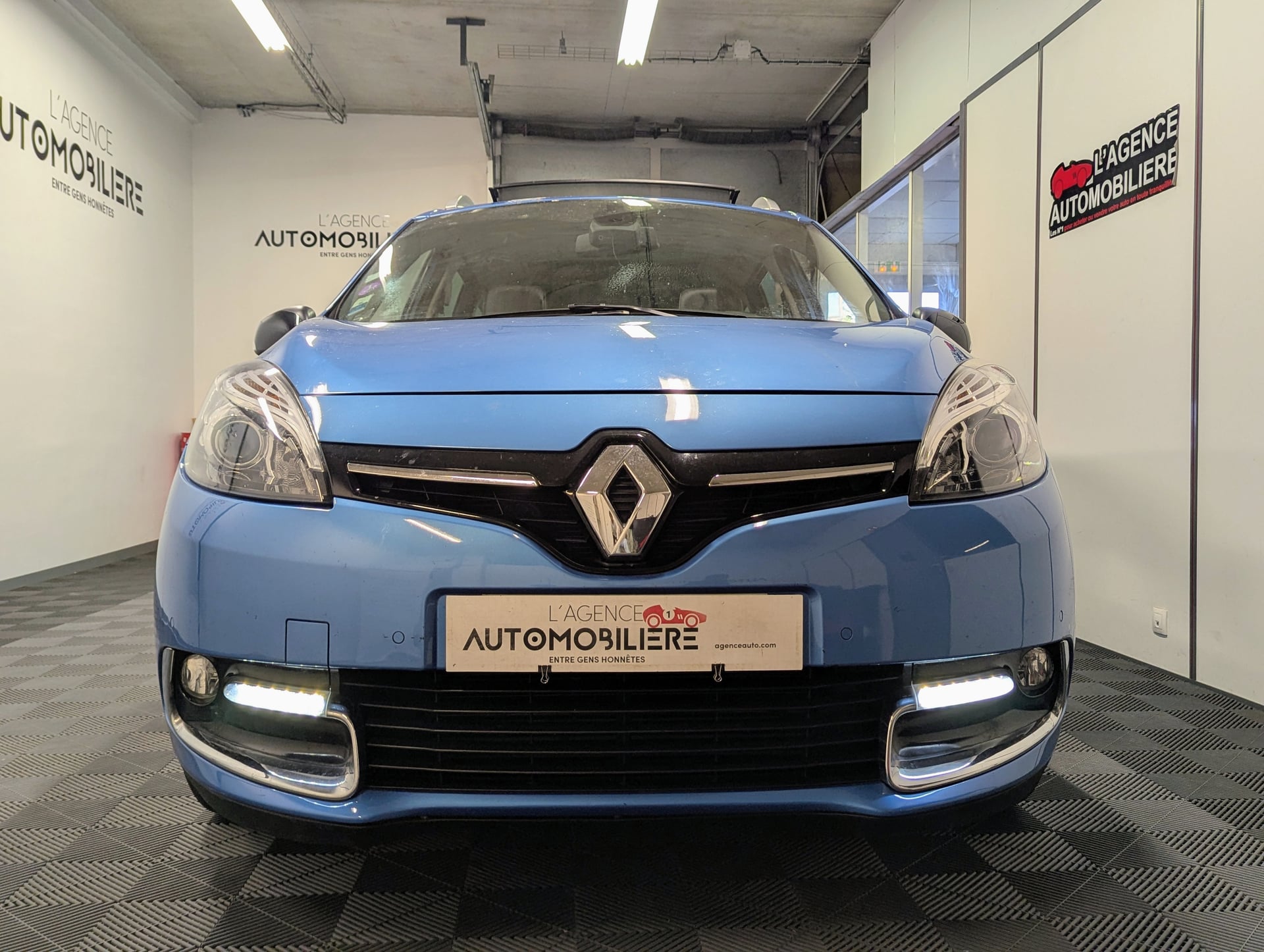 Renault Grand Scenic III (3) 1.2 TCE 130 ENERGY BOSE EDITION 7PL — 2
