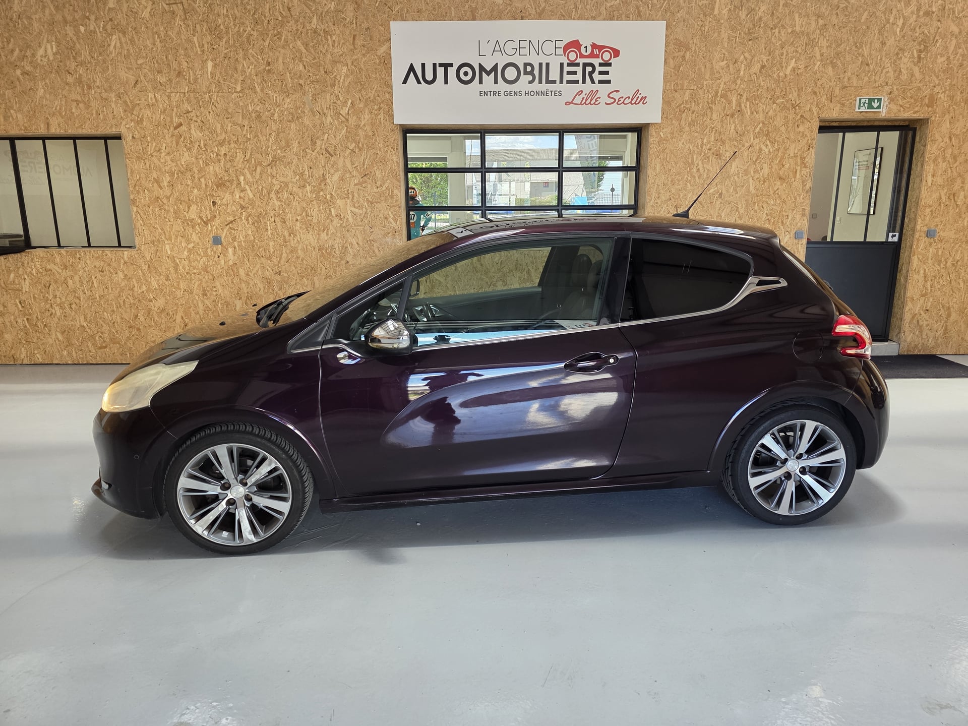 Peugeot 208 1.6 e-HDI 115 CH FAP XY 3PORTES — 2
