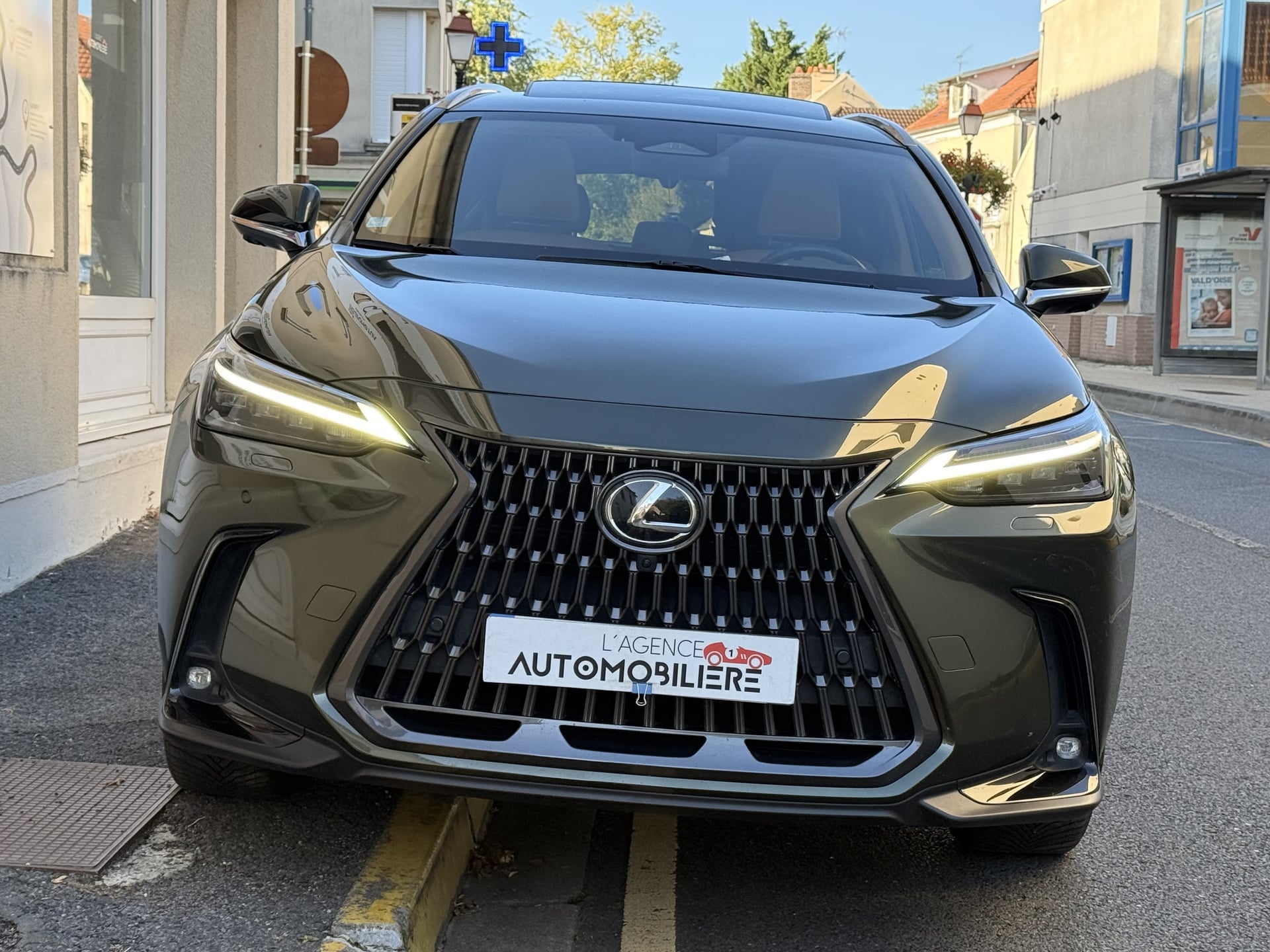 Lexus NX II 2.5 450H+ 4WD HYBRIDE RECHARGEABLE EXECUTIVE Caractéristiques LEXUS NX II 2.5 450H+ 4WD HYBRIDE RECHARGEABLE F SPORT EXECUTIVE — 2