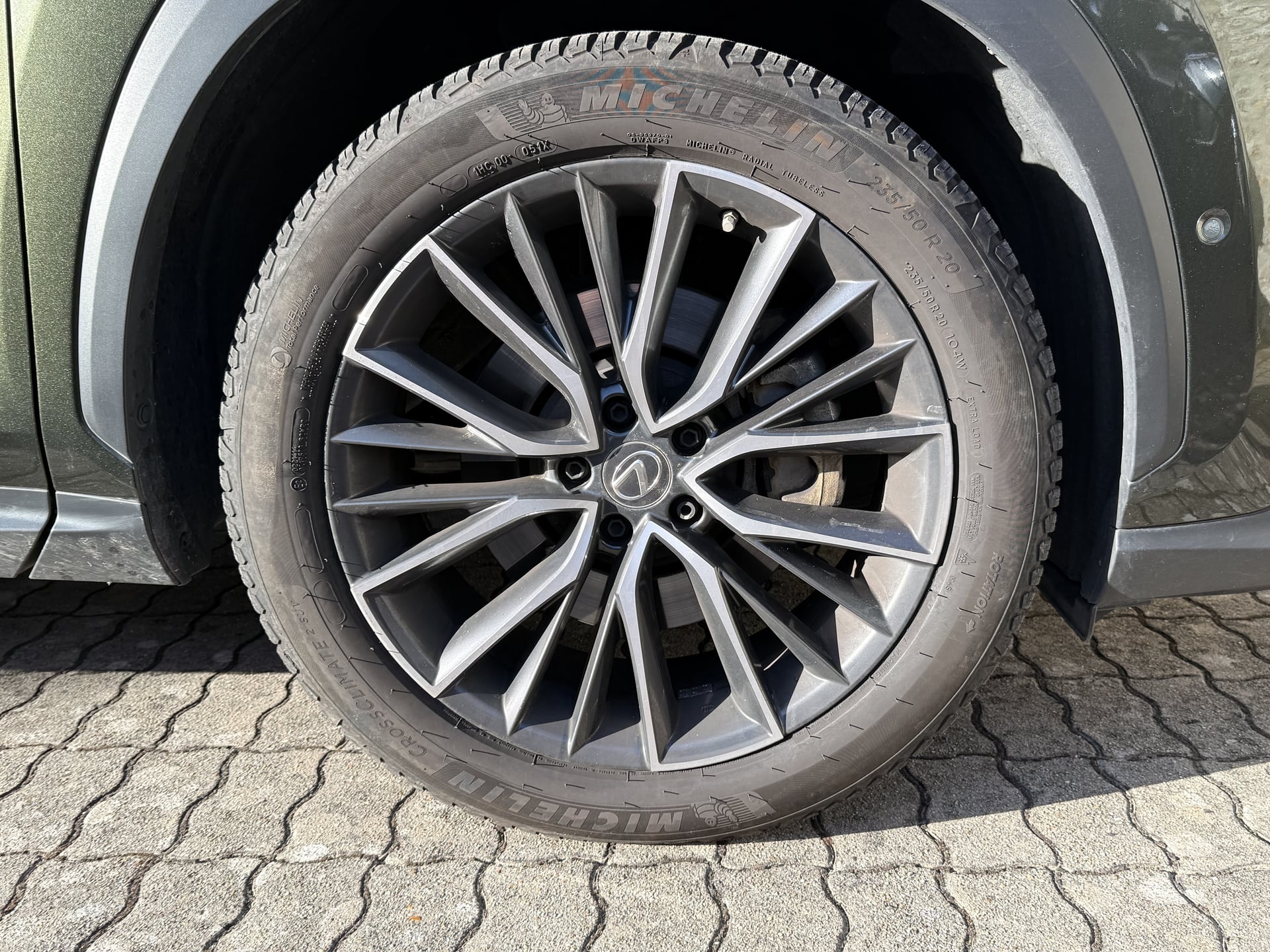 Lexus NX II 2.5 450H+ 4WD HYBRIDE RECHARGEABLE EXECUTIVE Caractéristiques LEXUS NX II 2.5 450H+ 4WD HYBRIDE RECHARGEABLE F SPORT EXECUTIVE — 26