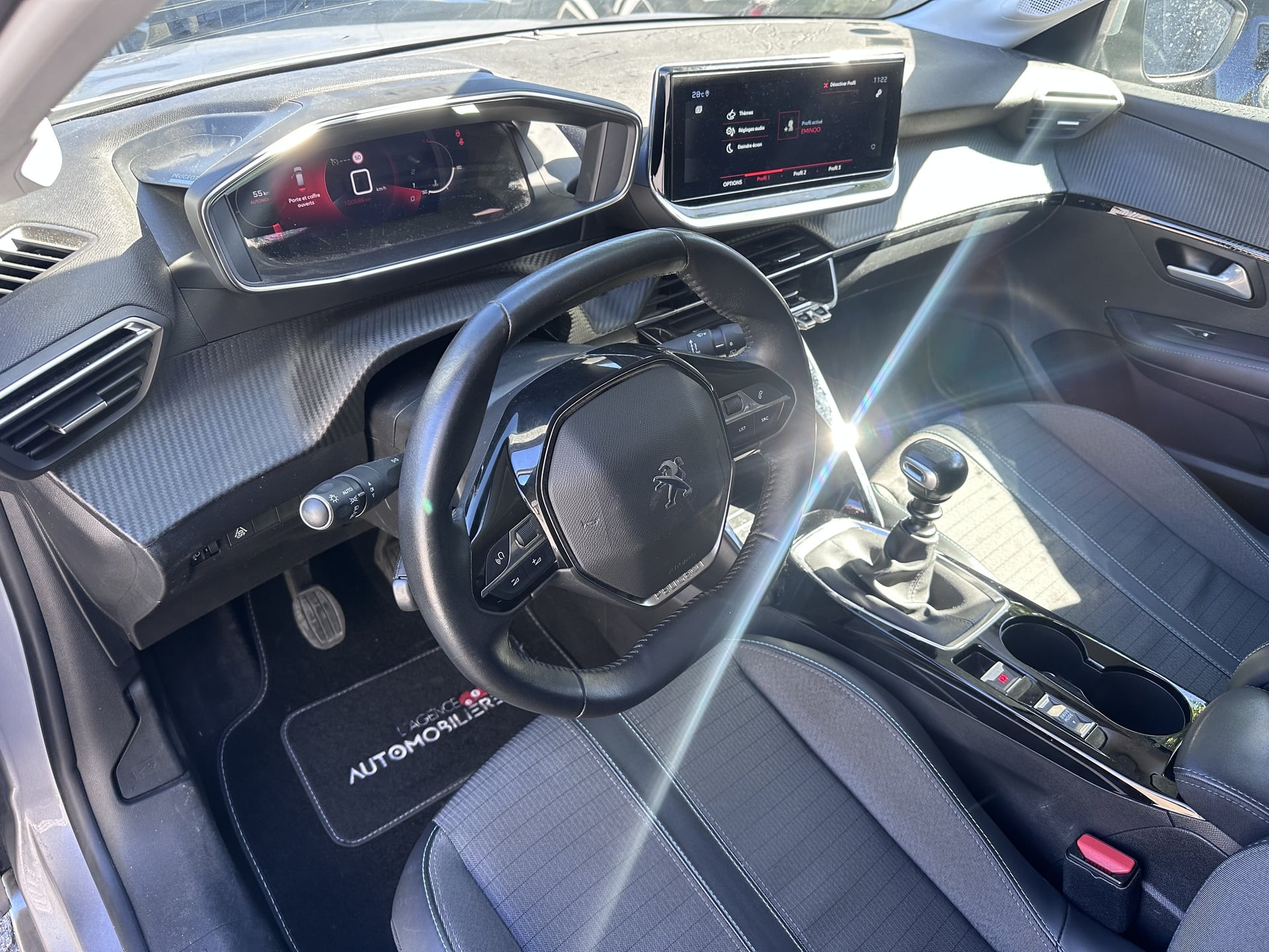 Peugeot 208 1.5L BlueHDi S&S 100 cv ALLURE — 17