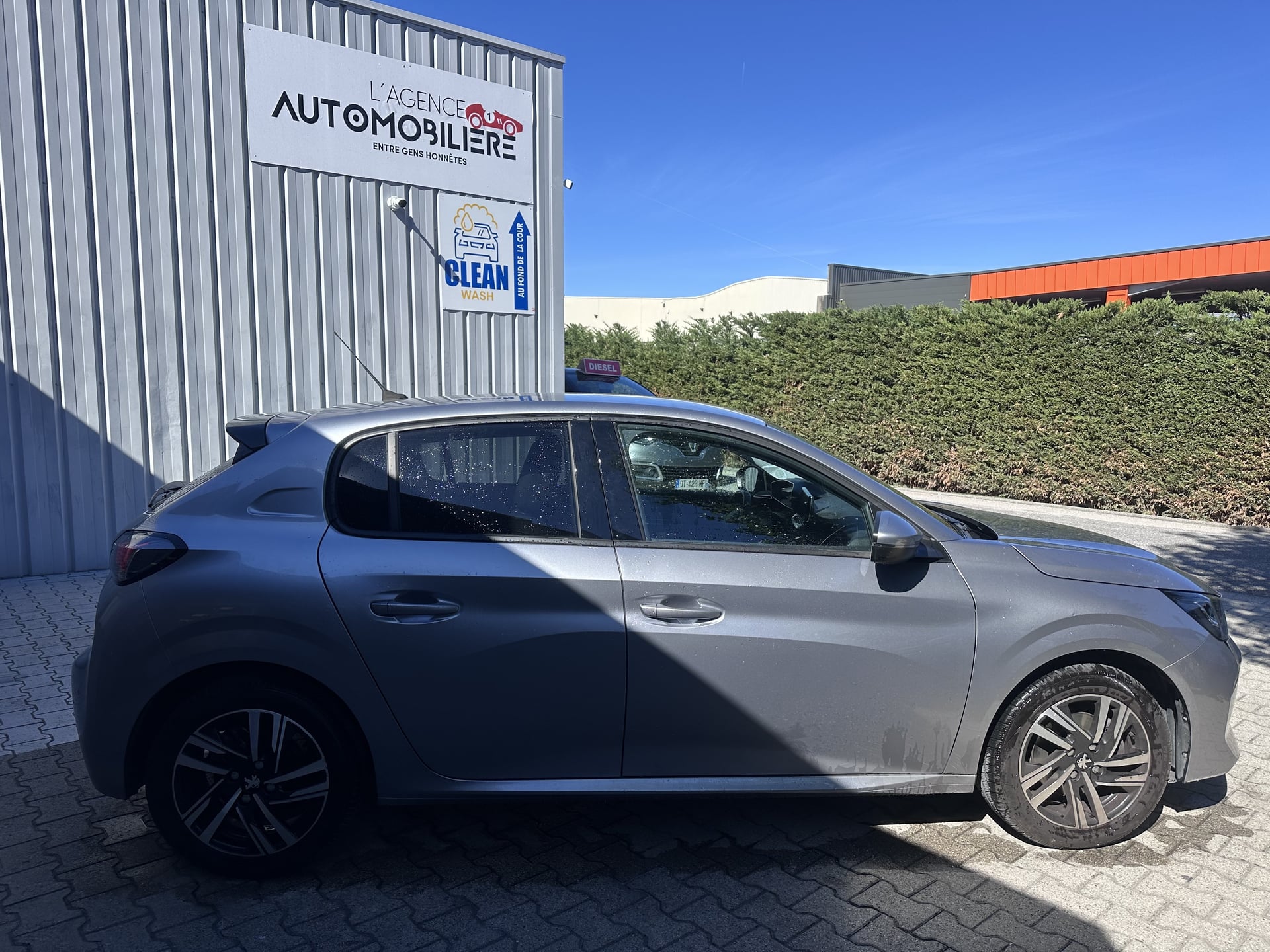 Peugeot 208 1.5L BlueHDi S&S 100 cv ALLURE — 2