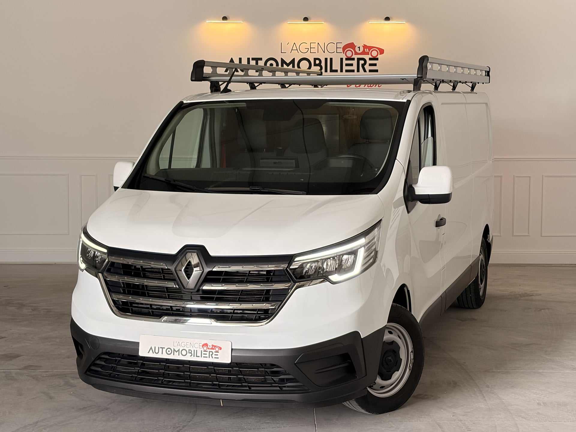 Renault Trafic III (2) FOURGON L2H1 3000 KG BLUE DCI 130 ESSENTIEL + ATTELAGE & GALERIE