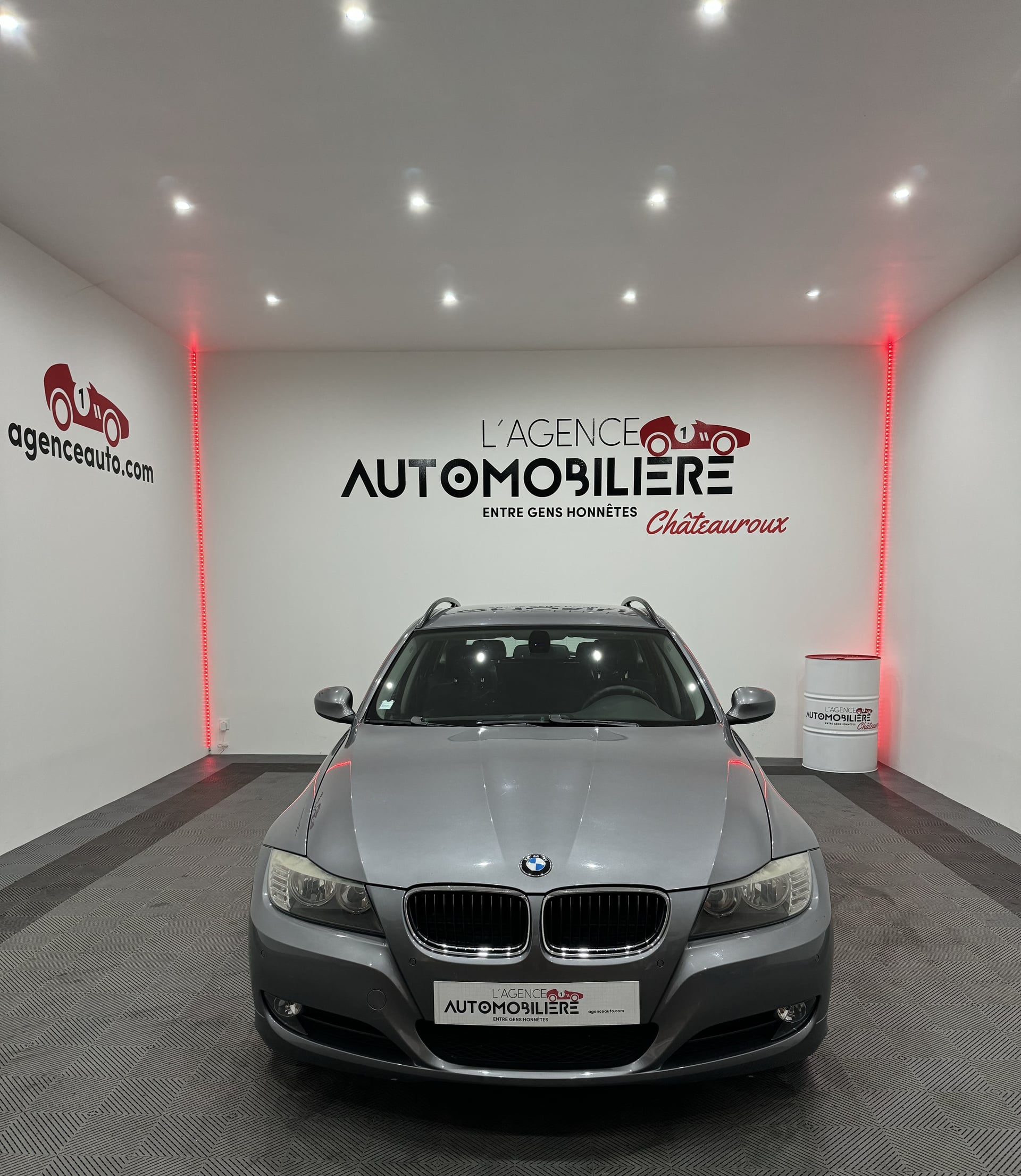 BMW Série 3 TOURING CONFORT 320D 2.0 177CV BVM6 REGULATEUR/RADAR AV ET AR/JANTES ALLIAGES/CLIM AUTO/ATTELAGE — 2