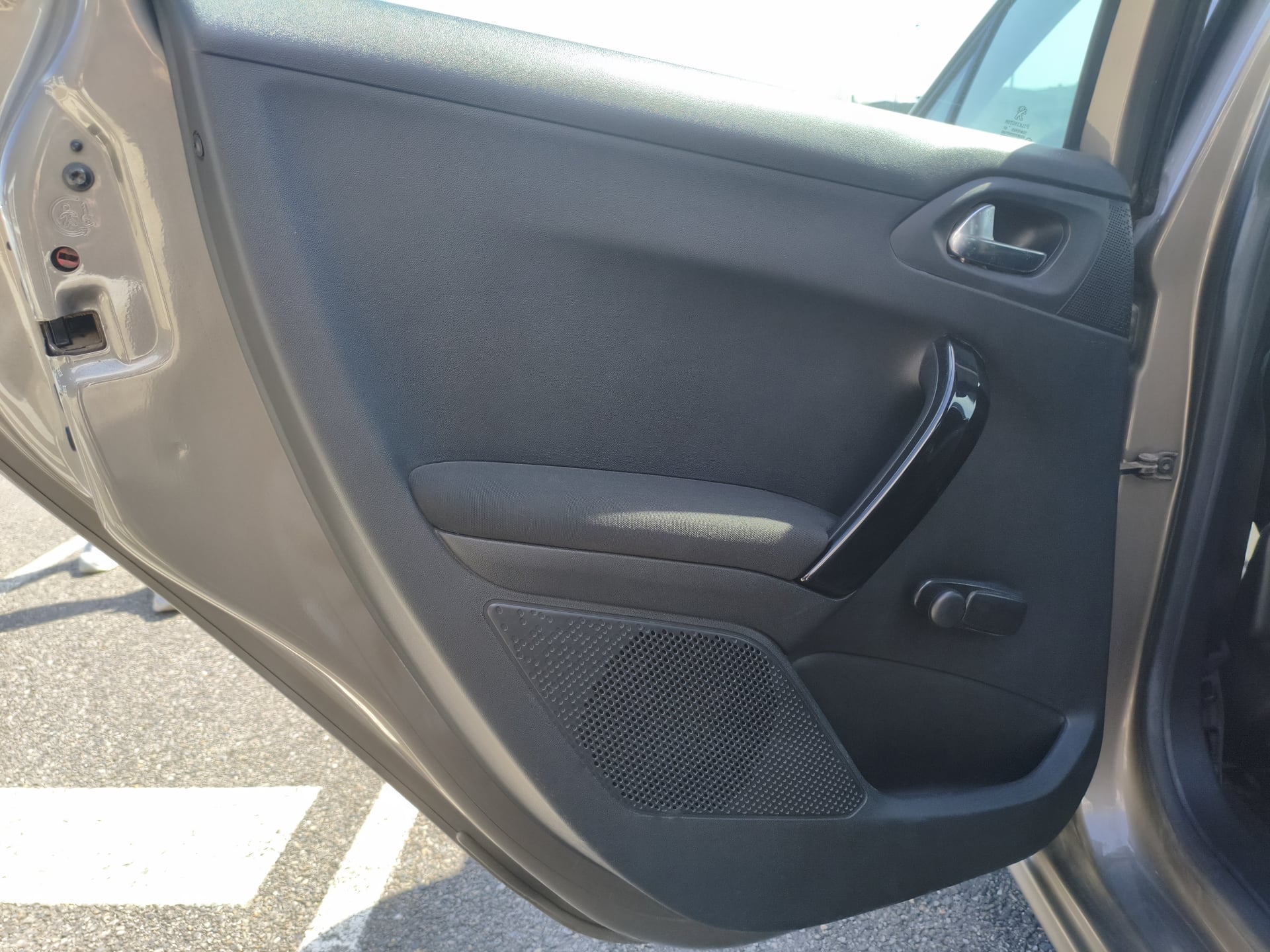Peugeot 208 1.2l allure 75 ch - Distribution Neuve — 26