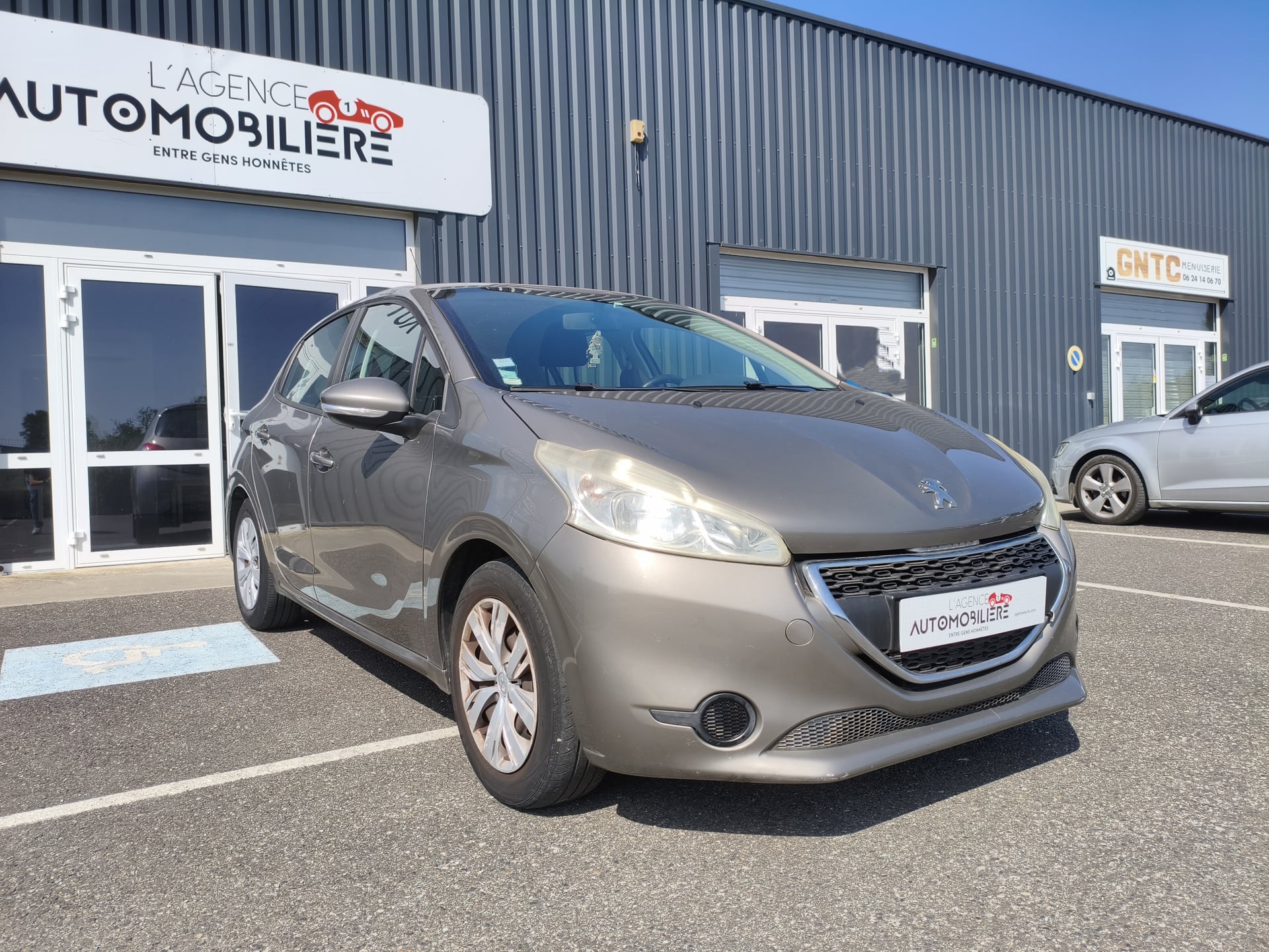 Peugeot 208 1.2l allure 75 ch - Distribution Neuve