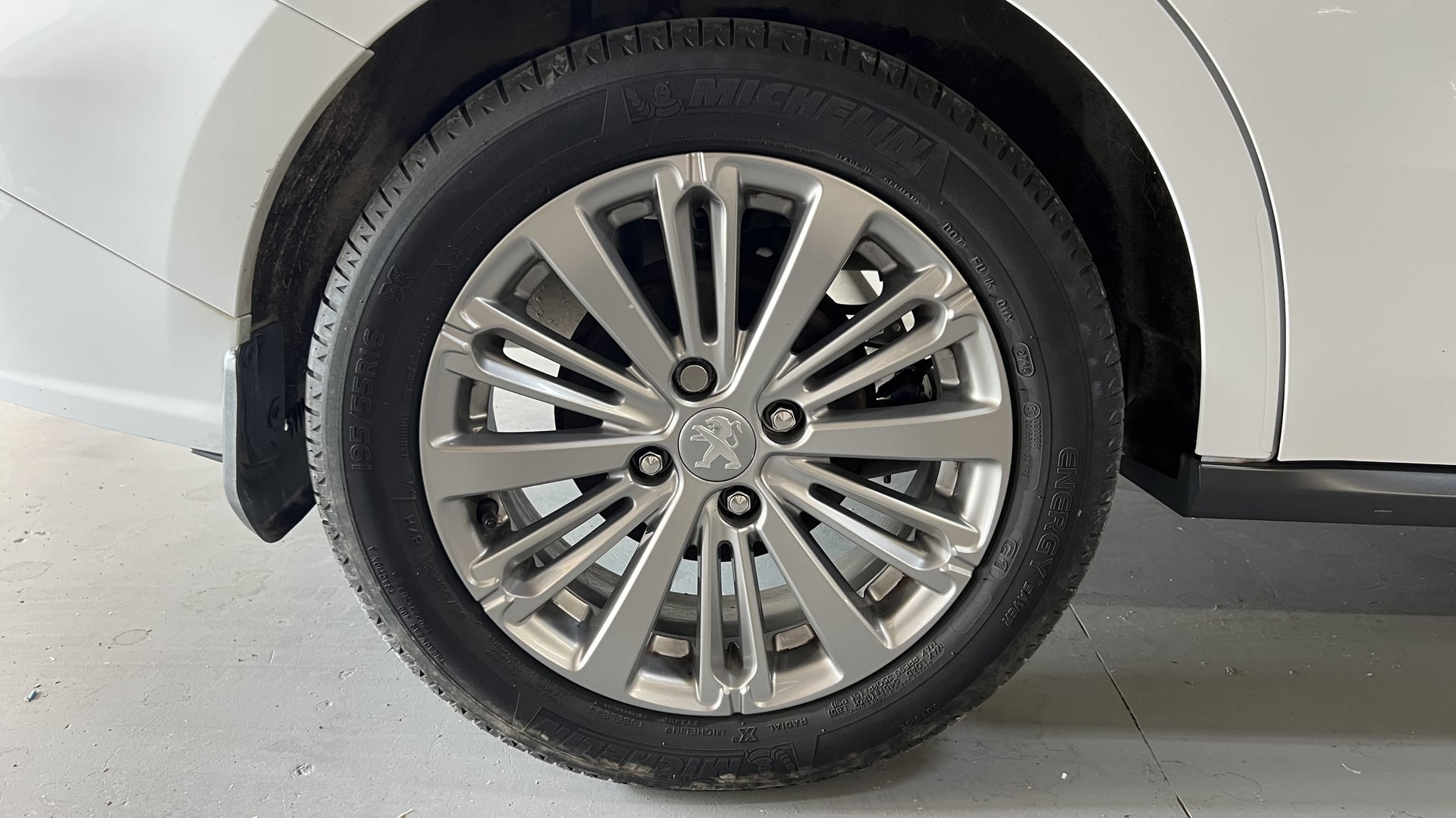 Ford Tourneo Courier 1.0 EcoBoost 100ch Titanium — 29