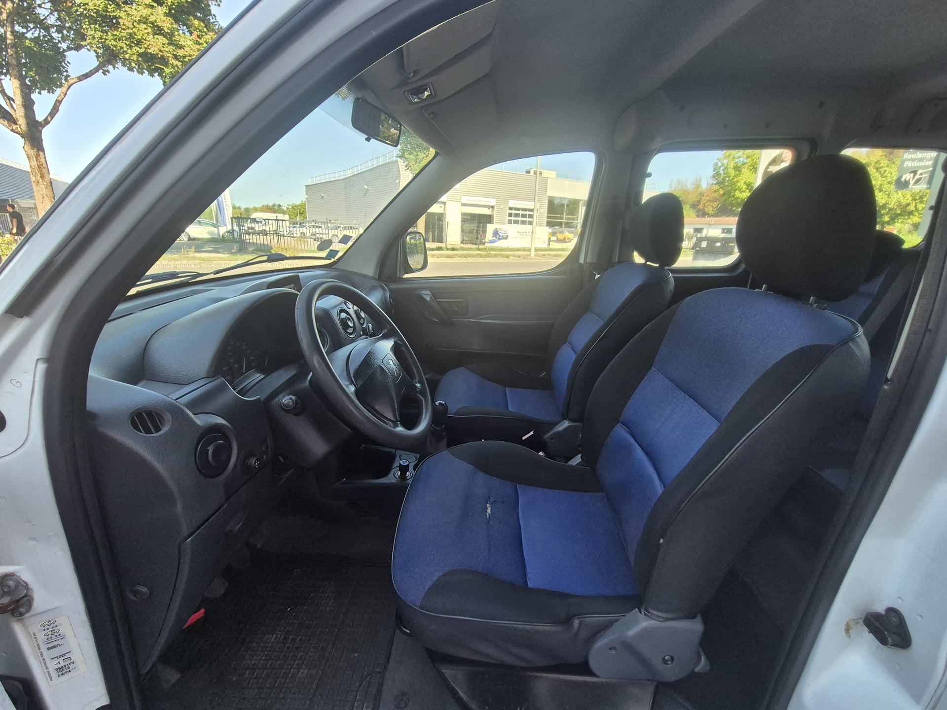 Peugeot Partner 1.4 i 75 cv 5 PLACES — 17