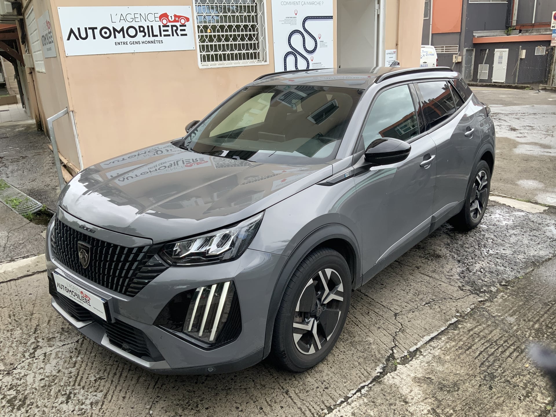 Peugeot e-2008 ÉLECTRIQUE 156 ALLURE 54 KWH