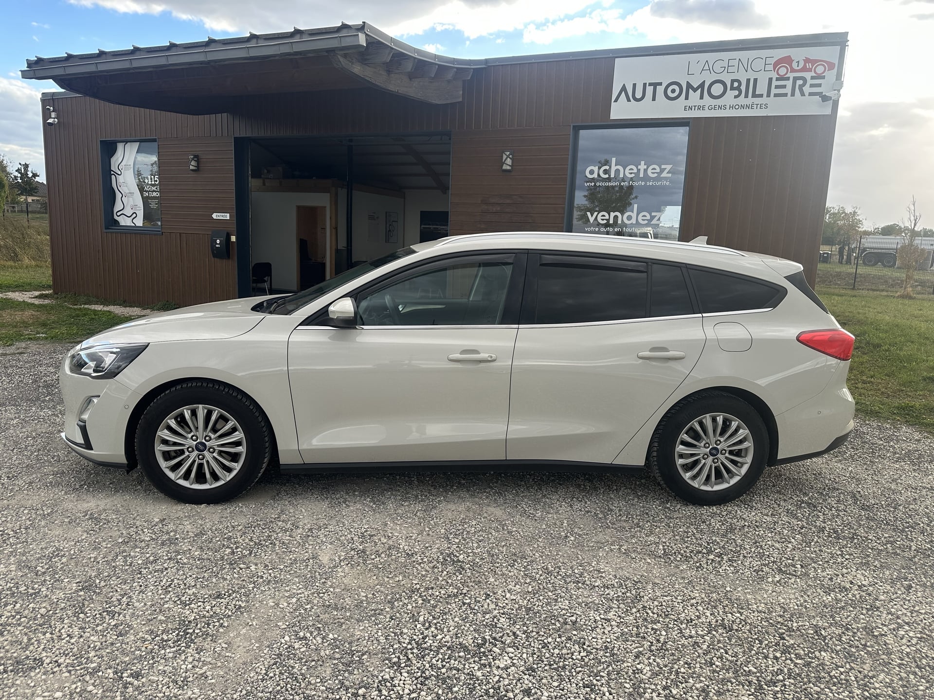 Ford Focus 1.5 TDCI 120 CH — 2