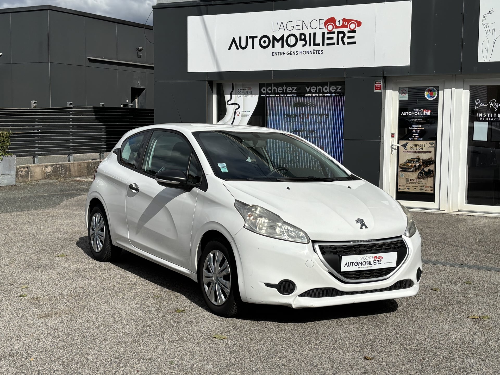 Peugeot 208 1.0 VTi 68 ch ACCESS 3P- 1ère MAIN - KIT DISTRIBUTION NEUF — 2
