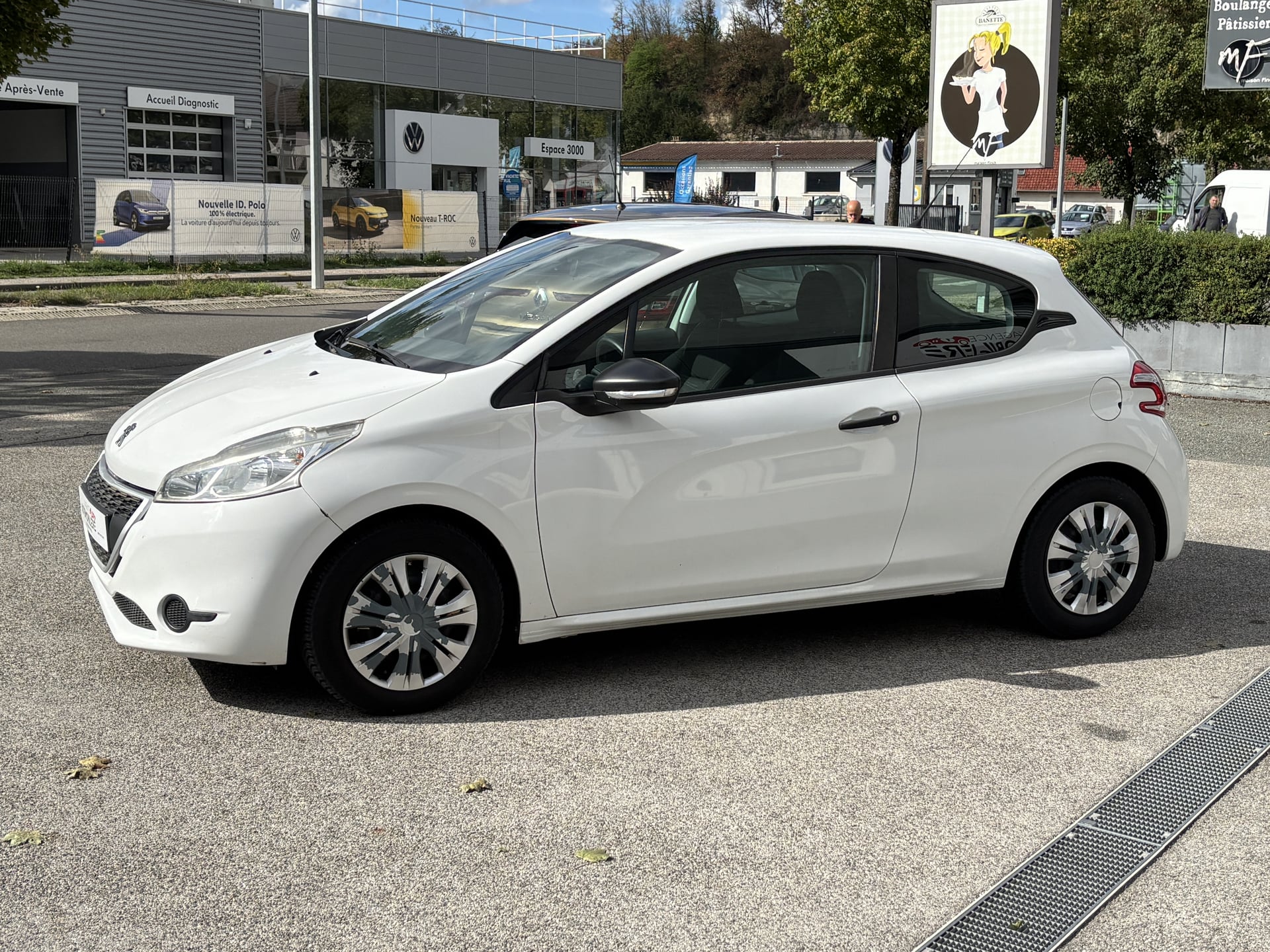 Peugeot 208 1.0 VTi 68 ch ACCESS 3P- 1ère MAIN - KIT DISTRIBUTION NEUF — 19