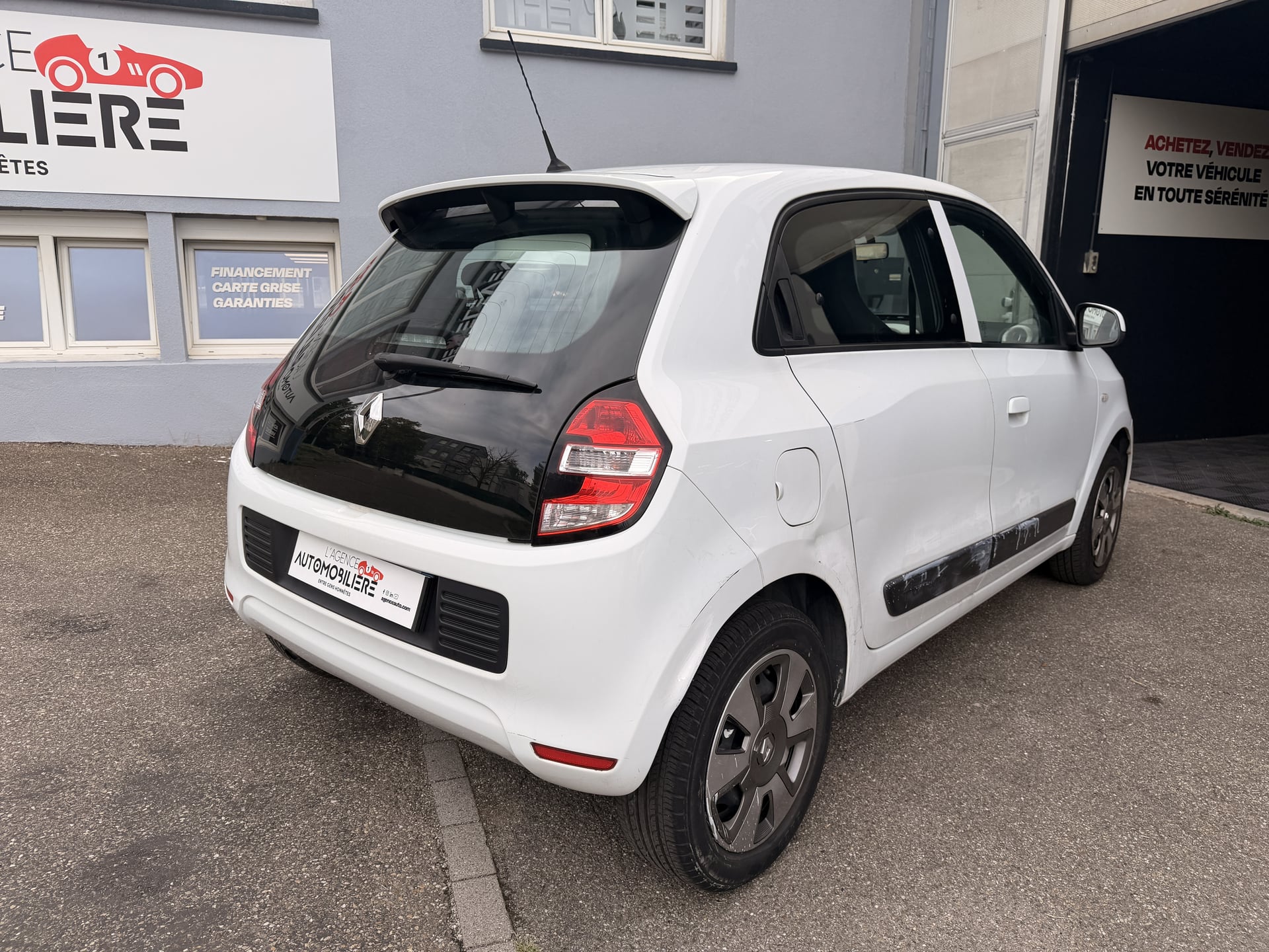 Renault Twingo 0.9 TCe 90 ch energy Zen Climatisation - Vitres électriques - Commandes au volant — 2