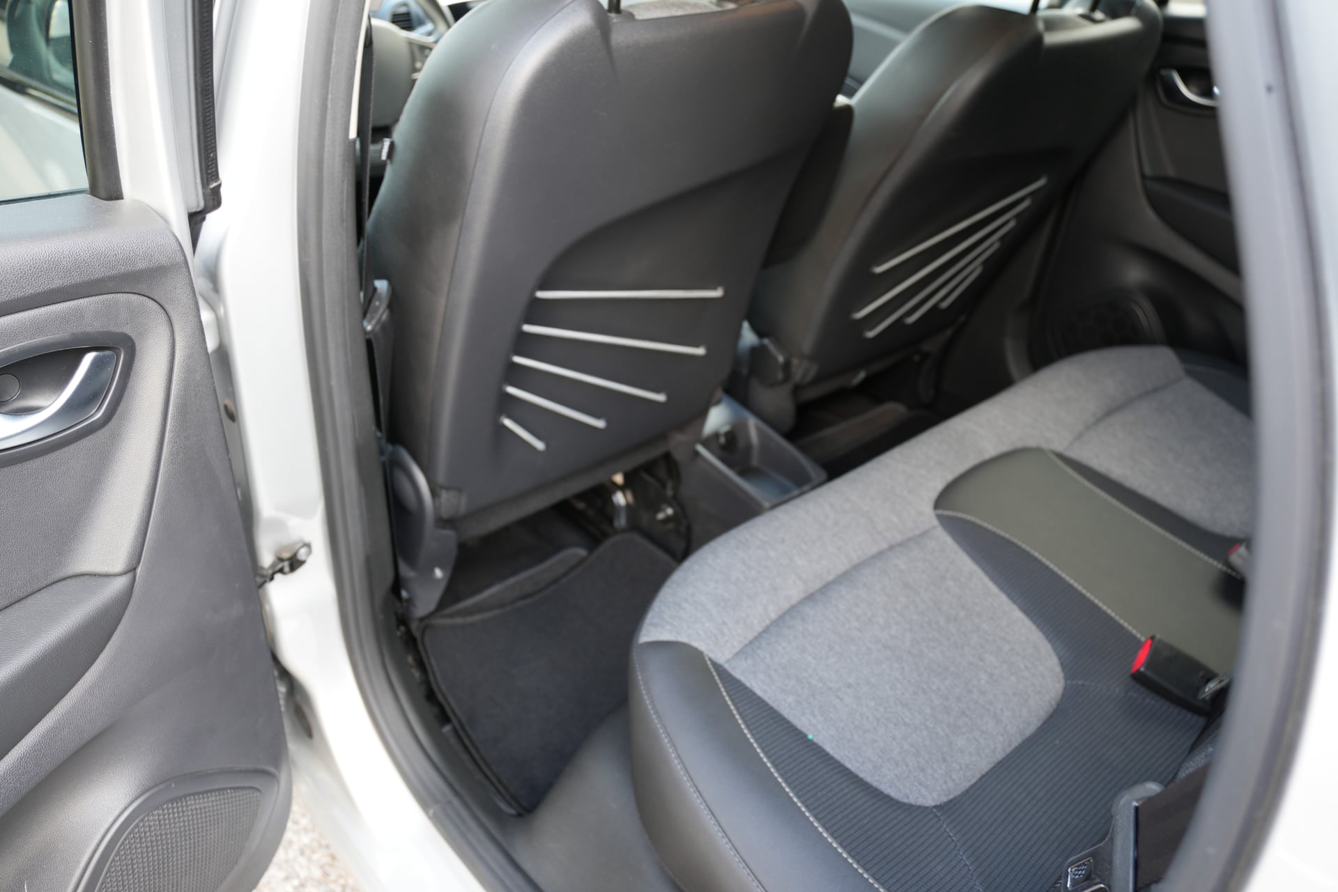 Renault Captur (2) 0.9 TCE 90 INTENS — 40