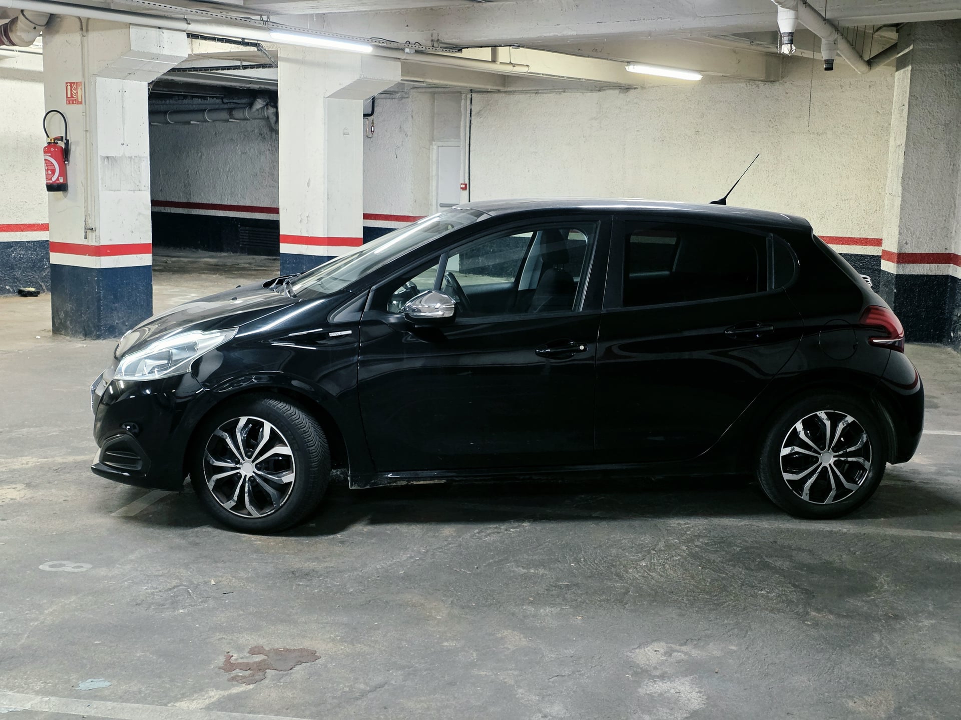 Peugeot 208 1.2 vti 82cv Style BVM5 sous garantie — 2