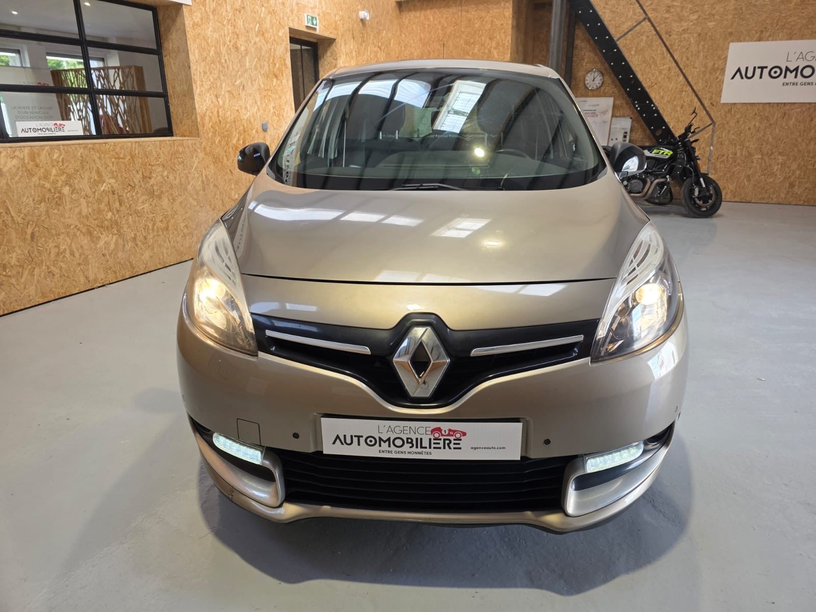 Renault Renault Scenic 3 1.6 DCI 130cv Energie Bose eco2 — 2
