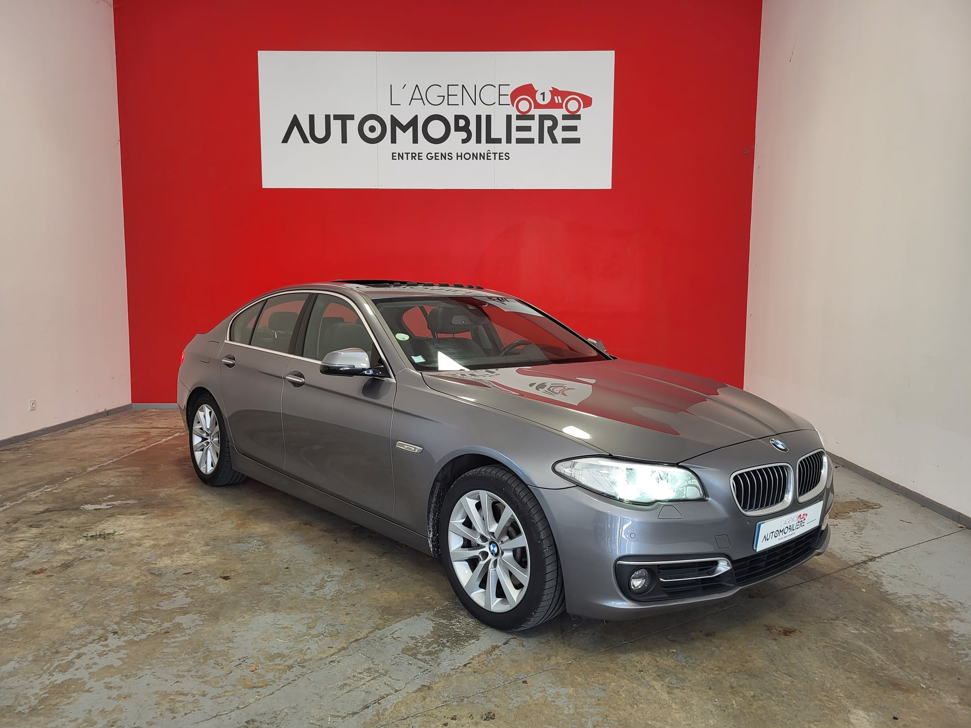 BMW Série 5 525D 218 CH XDRIVE BVA LUXURY + TOIT OUVRANT + ATTELAGE AMOVIBLE
