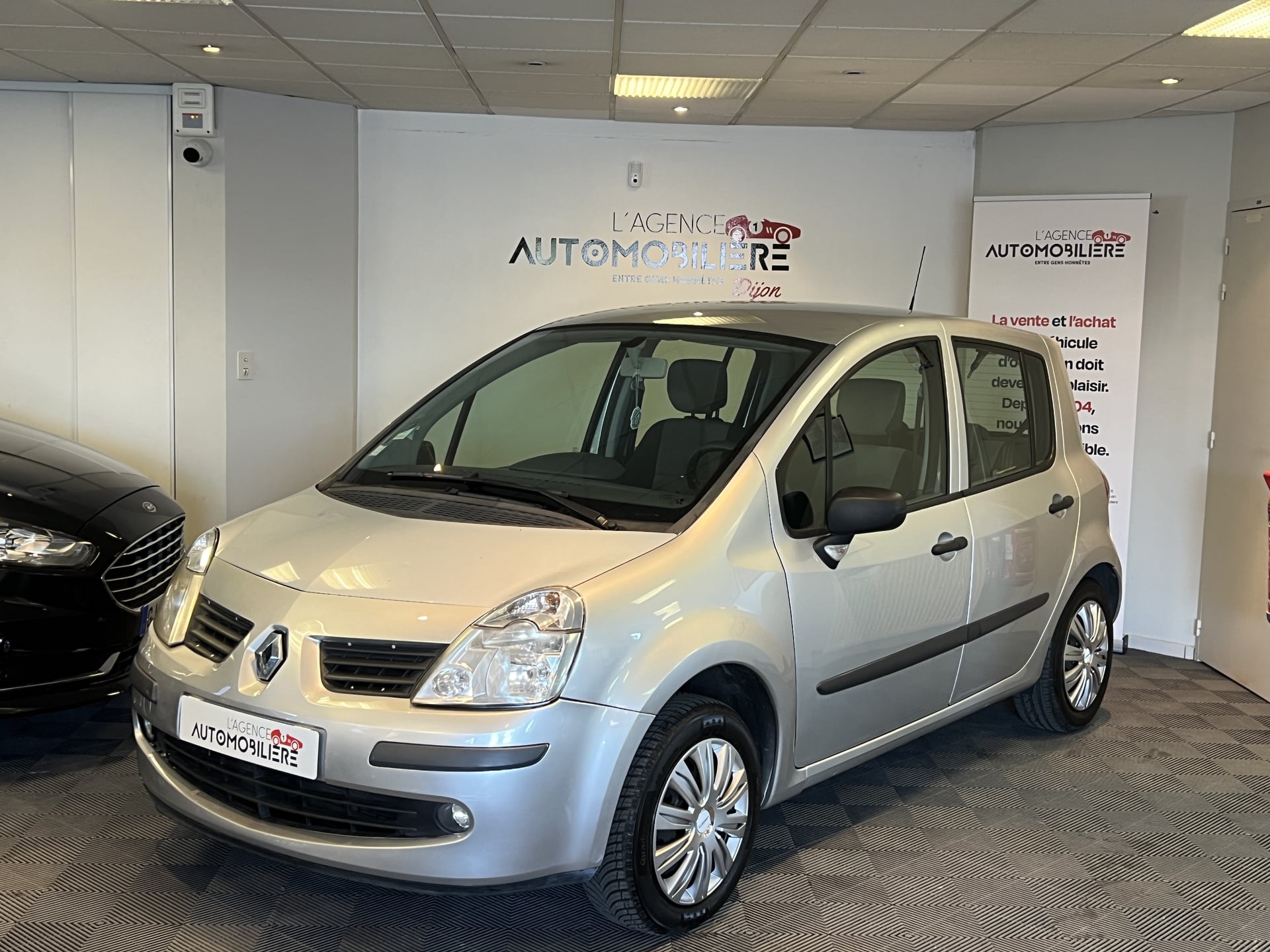 Renault Modus 1.5 dCi 68CV Clim - Attelage - Historique Complet - Kit Distribution neuf Garantie 12 Mois