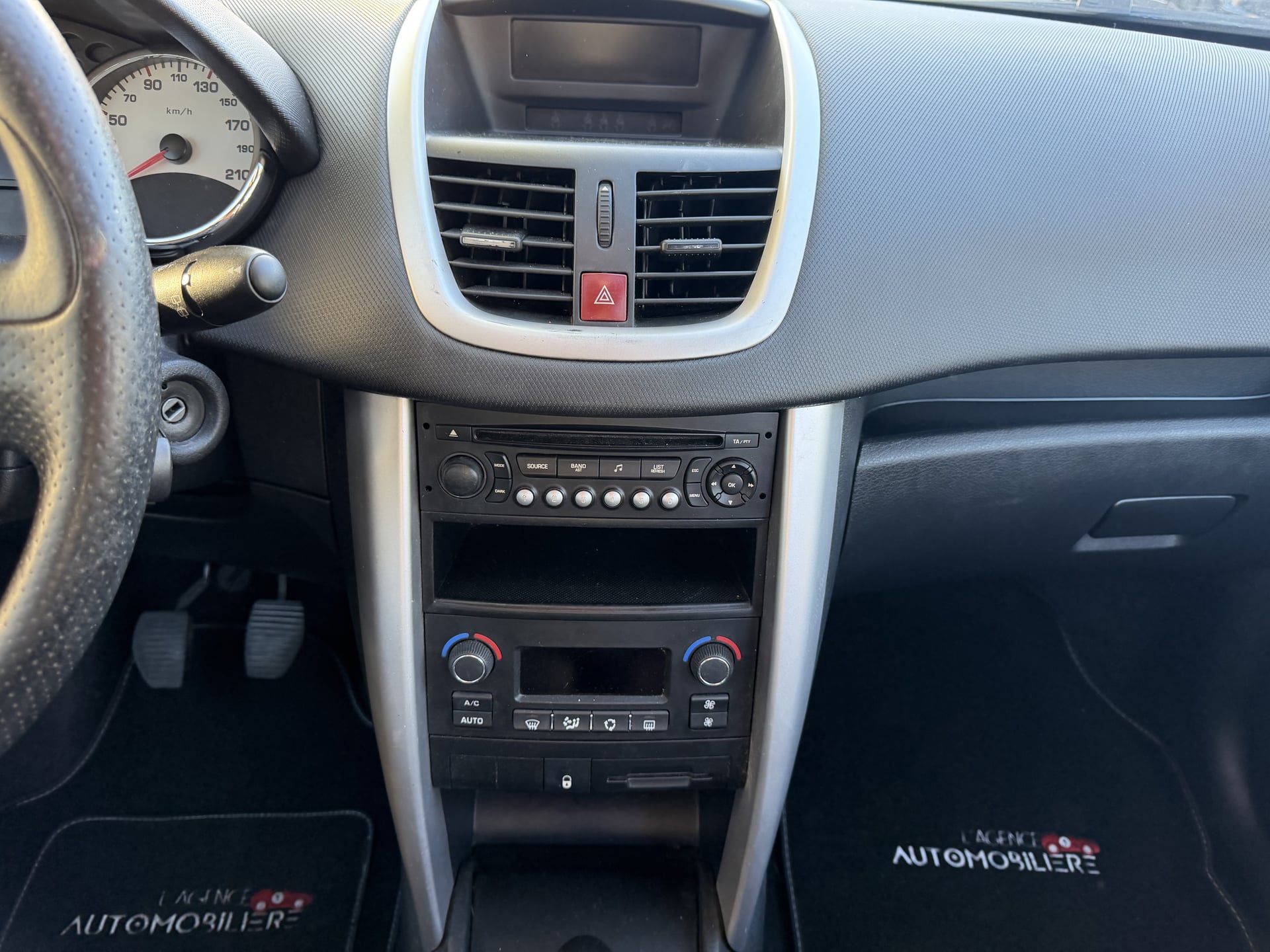 Peugeot 207 1.4 HDI 70 CH - Distribution à jour