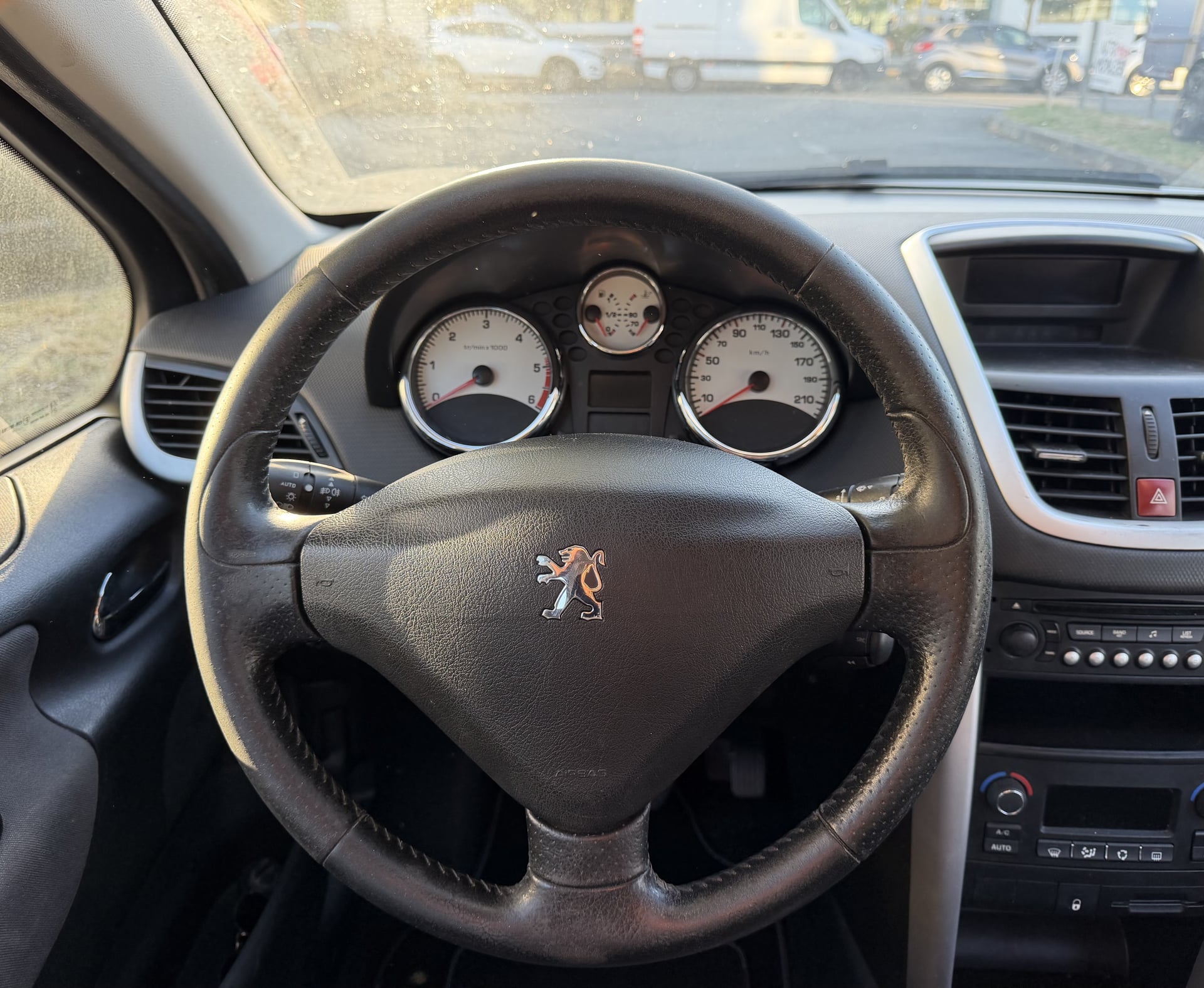 Peugeot 207 1.4 HDI 70 CH - Distribution à jour — 2