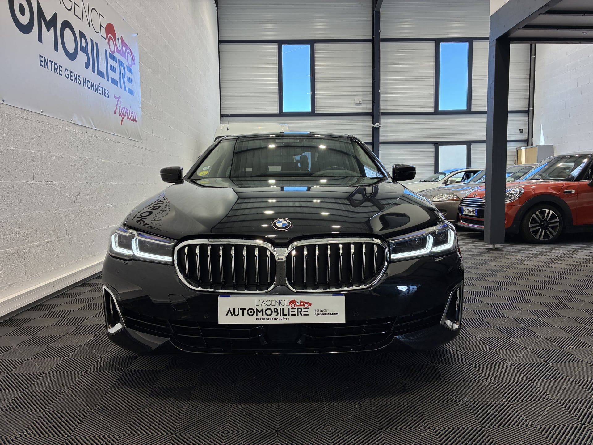 BMW Série 5 530d xDrive 286ch Luxury Line-Toit Ouvrant Panoramique. — 2