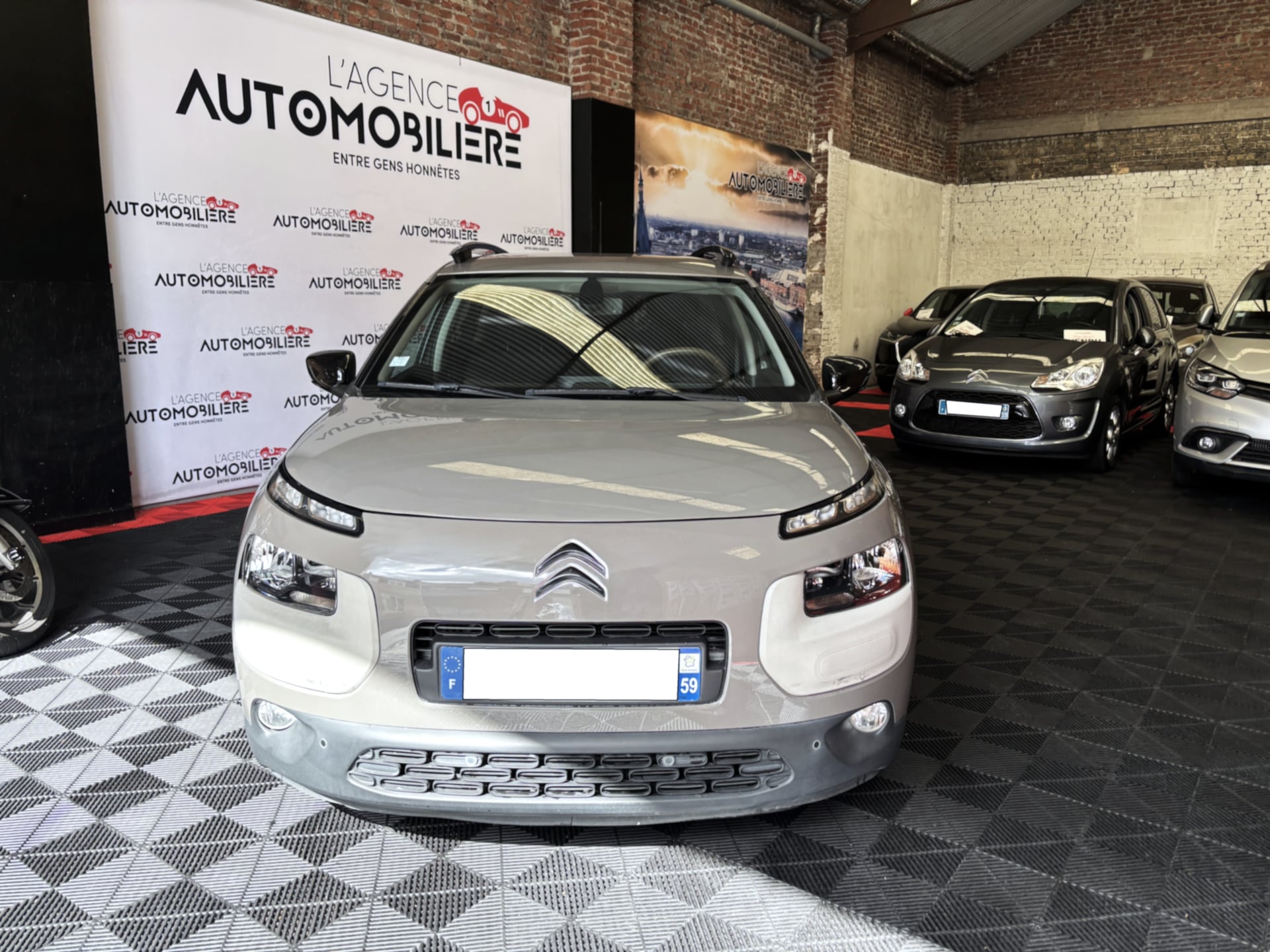 Citroen C4 Cactus 1.6 HDI 90 CH Finition Shine — 2