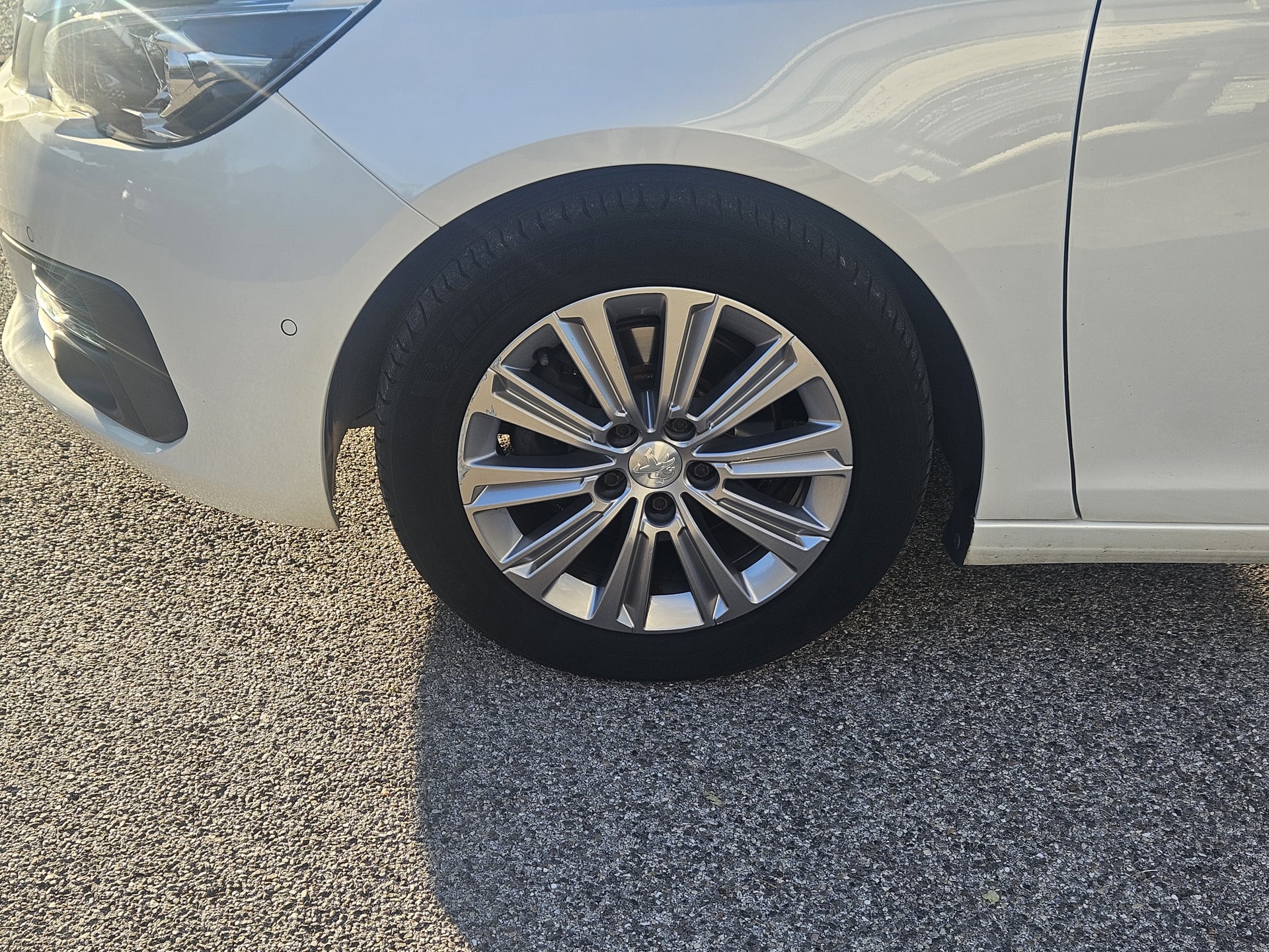 Peugeot 308 1.5 BLUE HDI 130 ALLURE ( GPS - Car Play / Android Auto ...) — 40