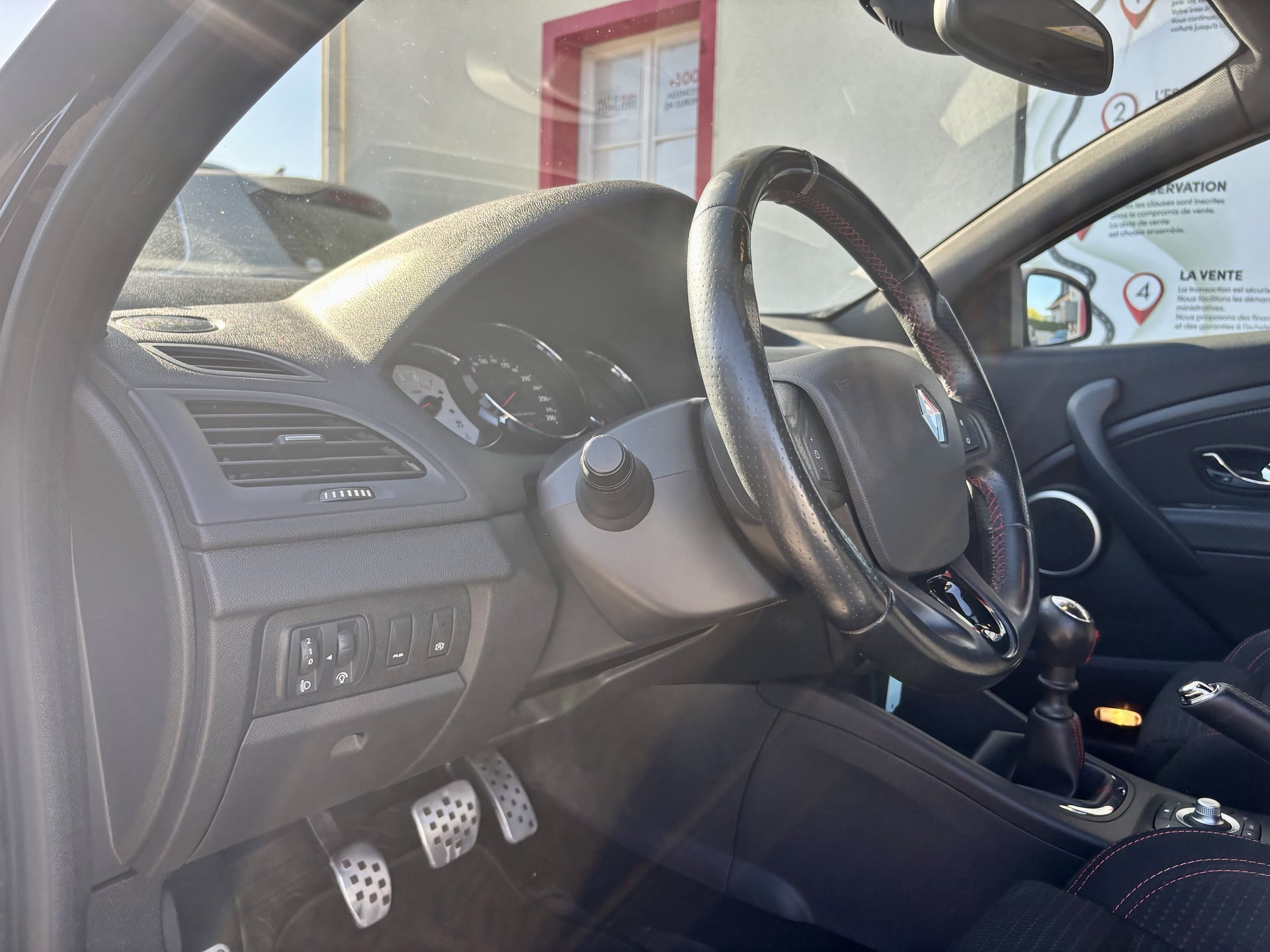 Renault Megane III Coupé RS 2.0 16V Turbo 275 ch — 30