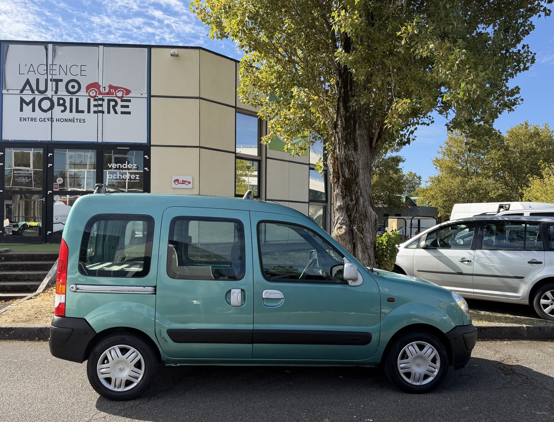 Renault Kangoo 1.5 DCI 65 CH 5 places - Distribution Neuve — 2