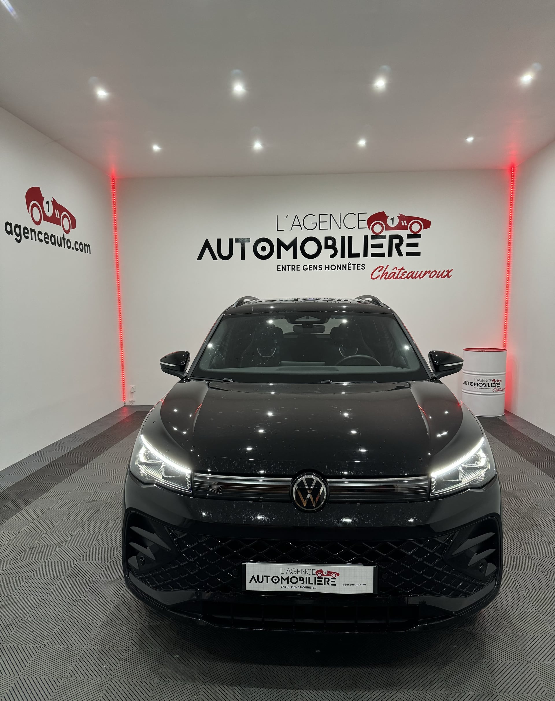 Volkswagen Tiguan III R-LINE EDITION 1.5 EHYBRID 272CV DSG6 TOIT PANO OUVRANT/CAMERA 360°/JTES NOIR 20'/FX MATRIX LEDS/CARPLAY/HAYON ELECT/ATTELAGE — 2