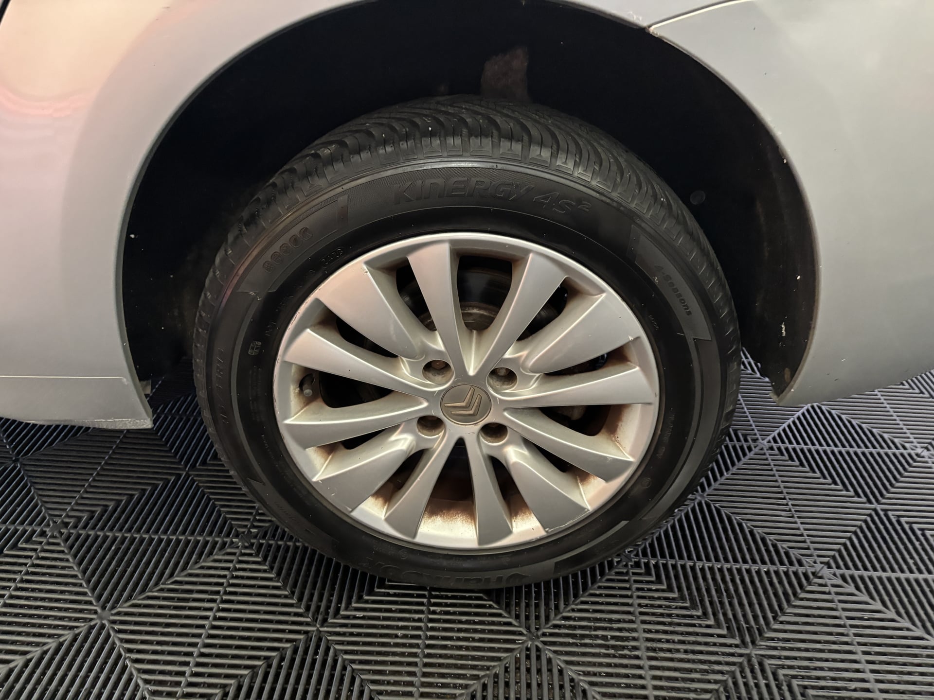 Citroen C4 1l6 HDI 110 finition exclusive — 25