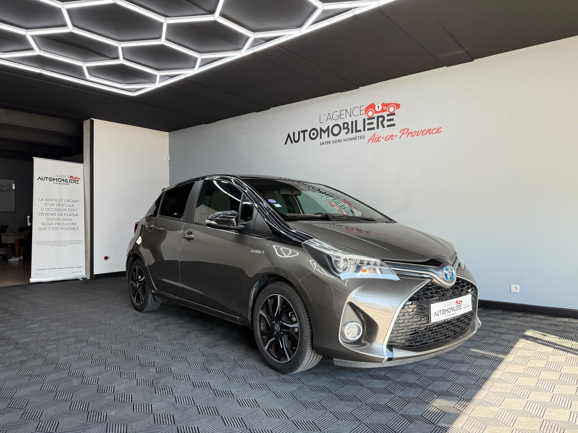 Toyota Yaris 1.5 HYBRID COLLECTION 100 Ch