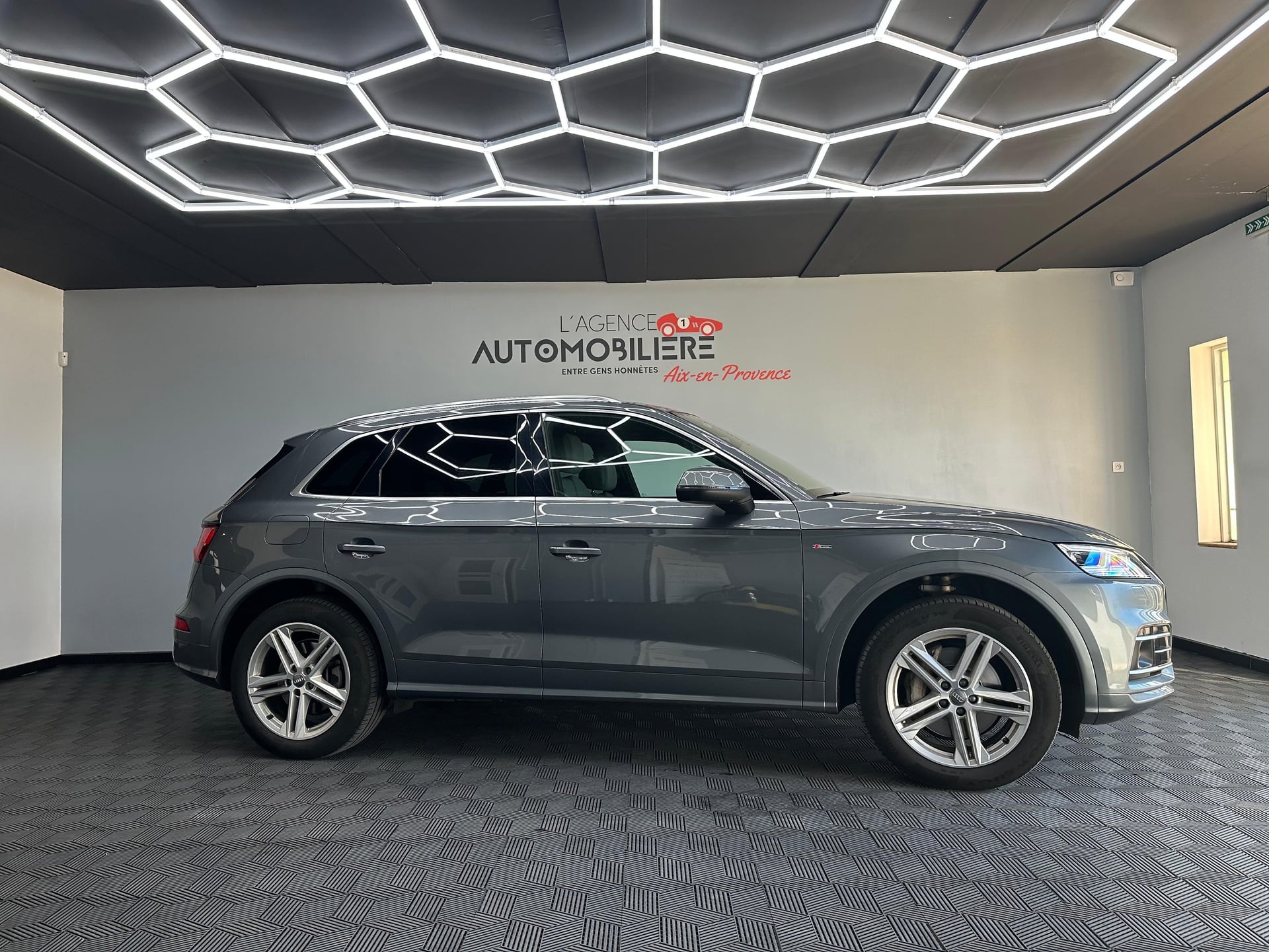 Audi Q5 2.0 55 TFSIE S-LINE QUATTRO S TRONIC 7 - SUIVI COMPLET AUDI — 2