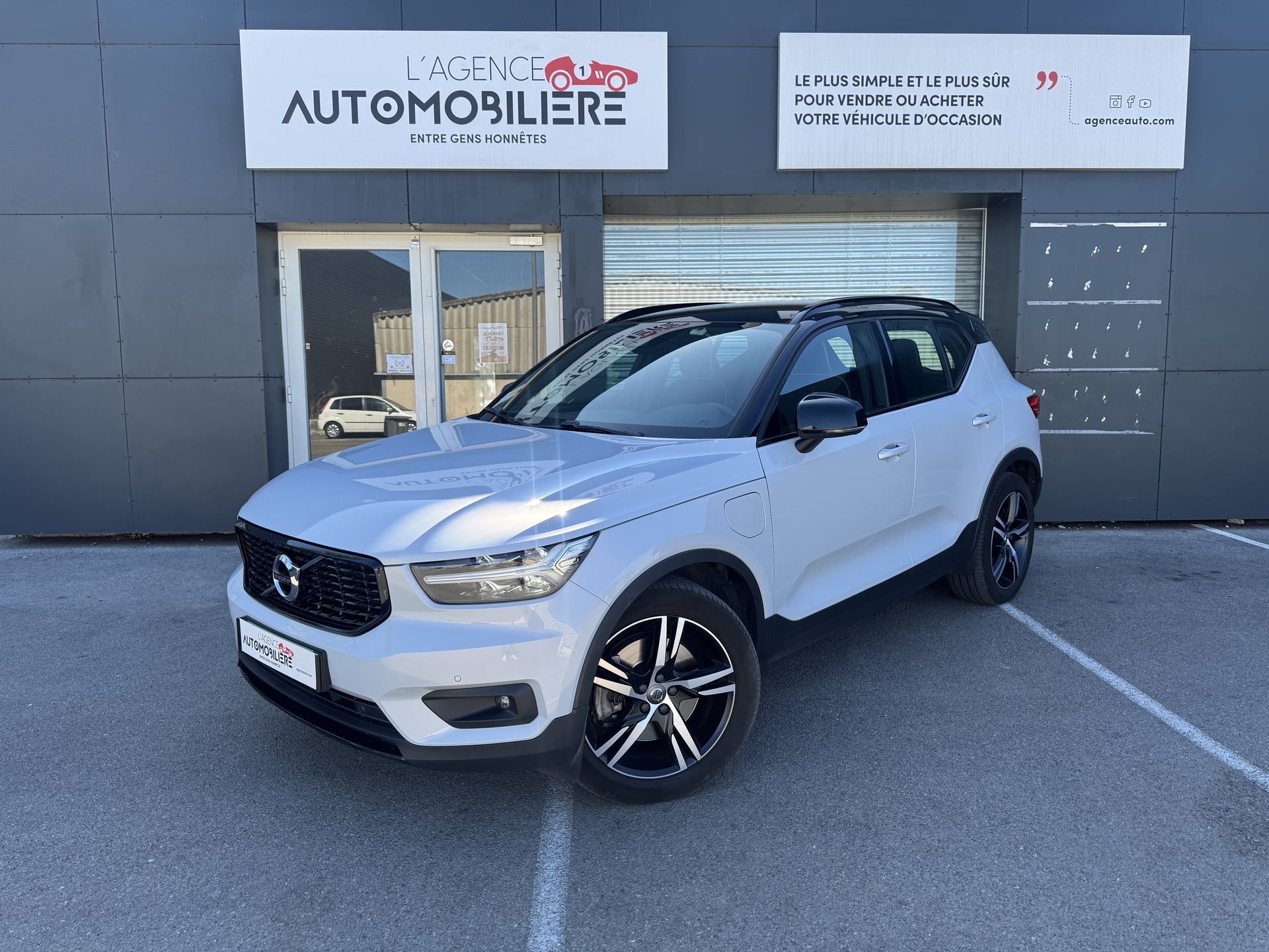 Volvo XC40 T5 Rechargeable 262cv R-DESIGN DCT-7 Attelage